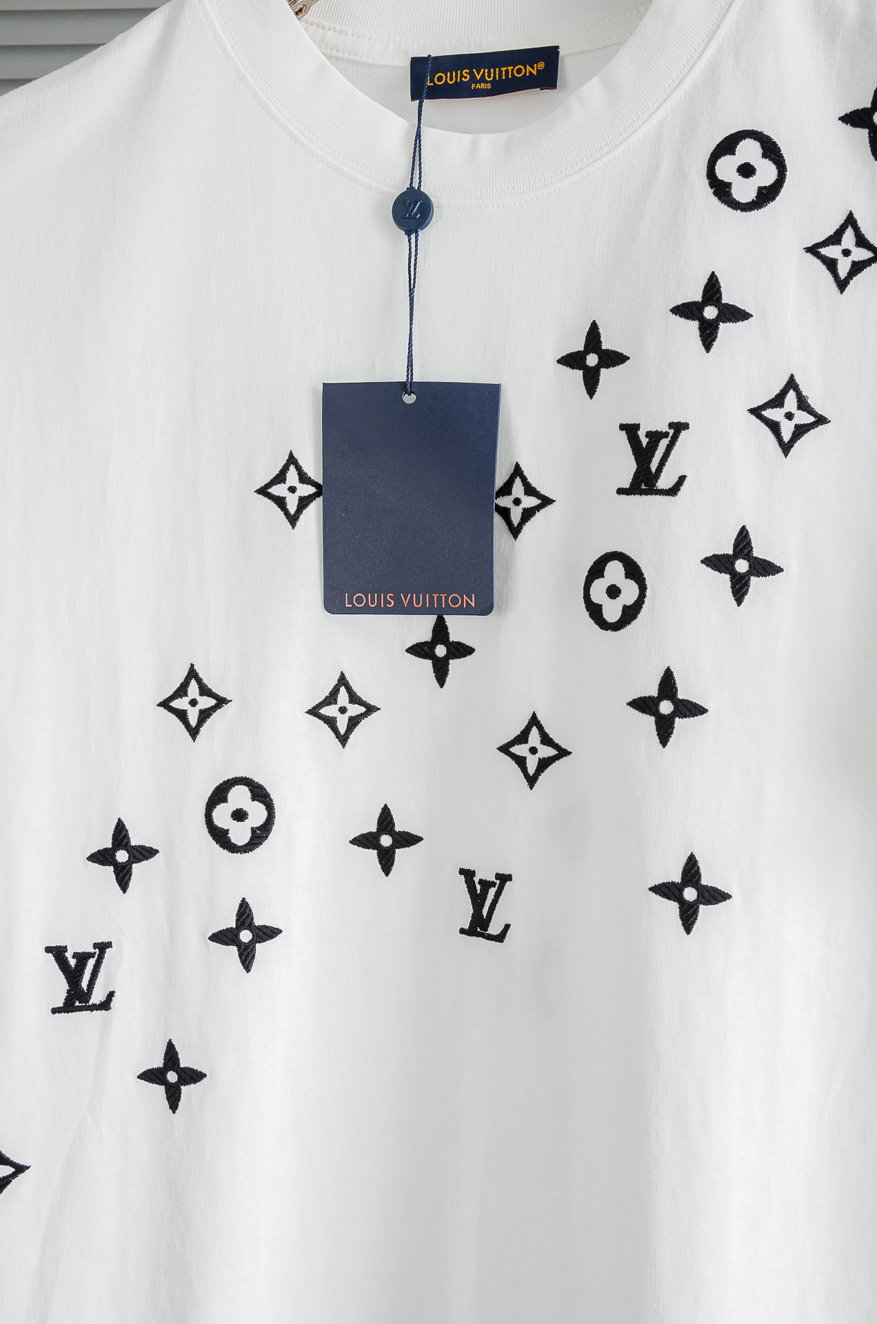 🆕 LV 2026SS时尚潮人必备男士休闲圆领短袖T恤衫#设计理念潮流前卫与尚可持续，选用客供进口100