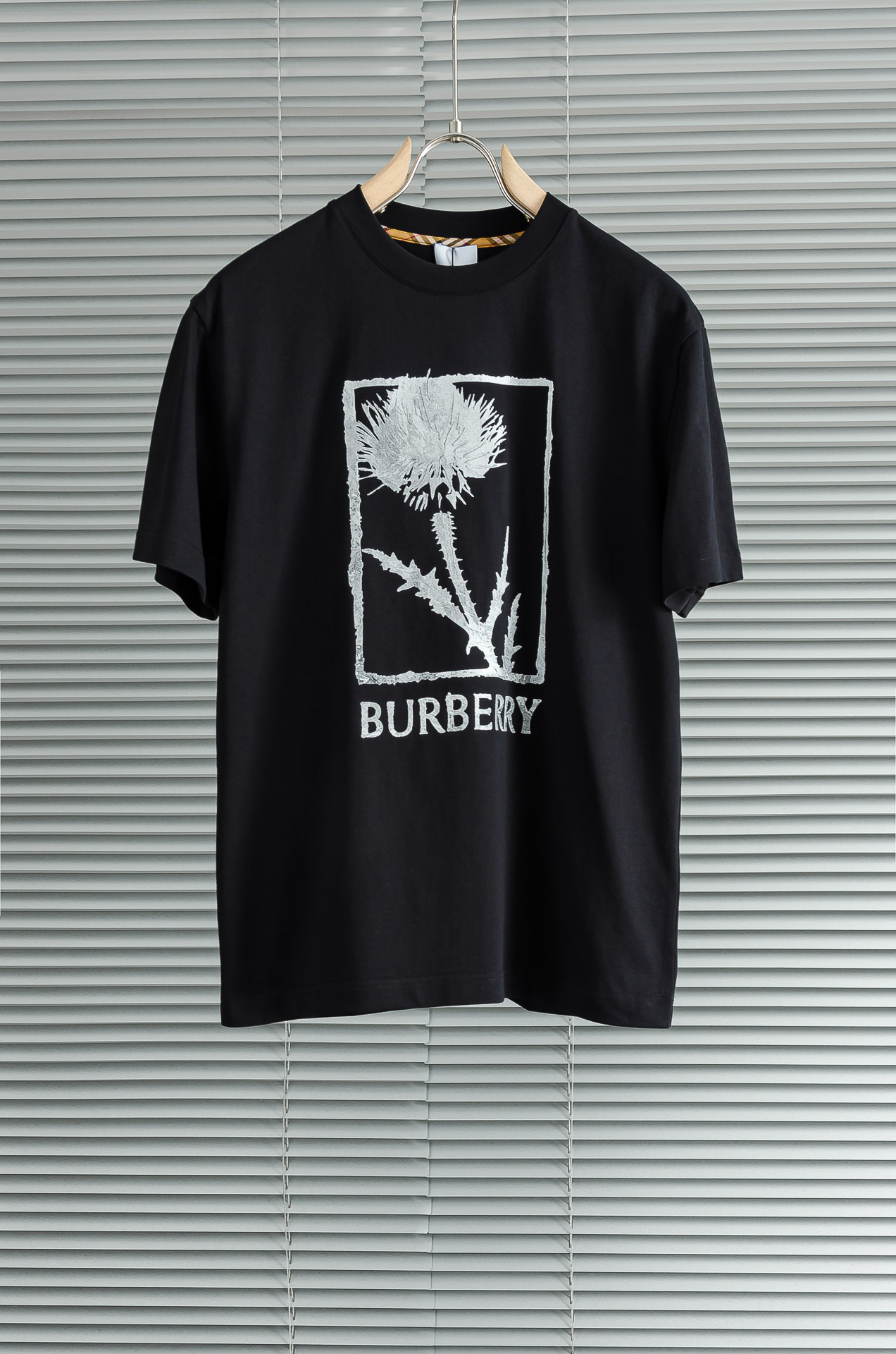 Burbe*rry巴宝莉2026SS时尚潮人必备男士休闲圆领短袖T恤衫#设计理念潮流前卫与尚可持续，选用