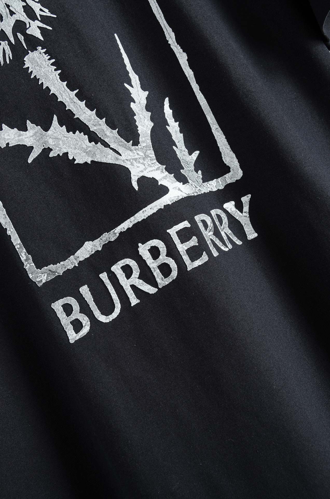 Burbe*rry巴宝莉2026SS时尚潮人必备男士休闲圆领短袖T恤衫#设计理念潮流前卫与尚可持续，选用