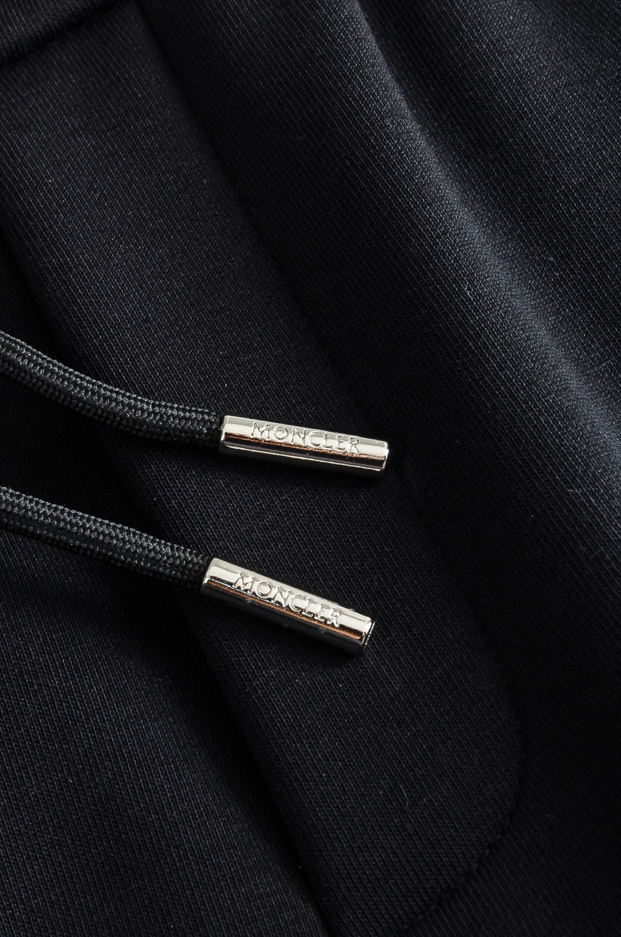 MONC*LER蒙口2026FW秋冬新款加绒休闲卫裤# 舒柔加绒加厚面料，一件都能抵御严寒雨雪的侵袭。秋