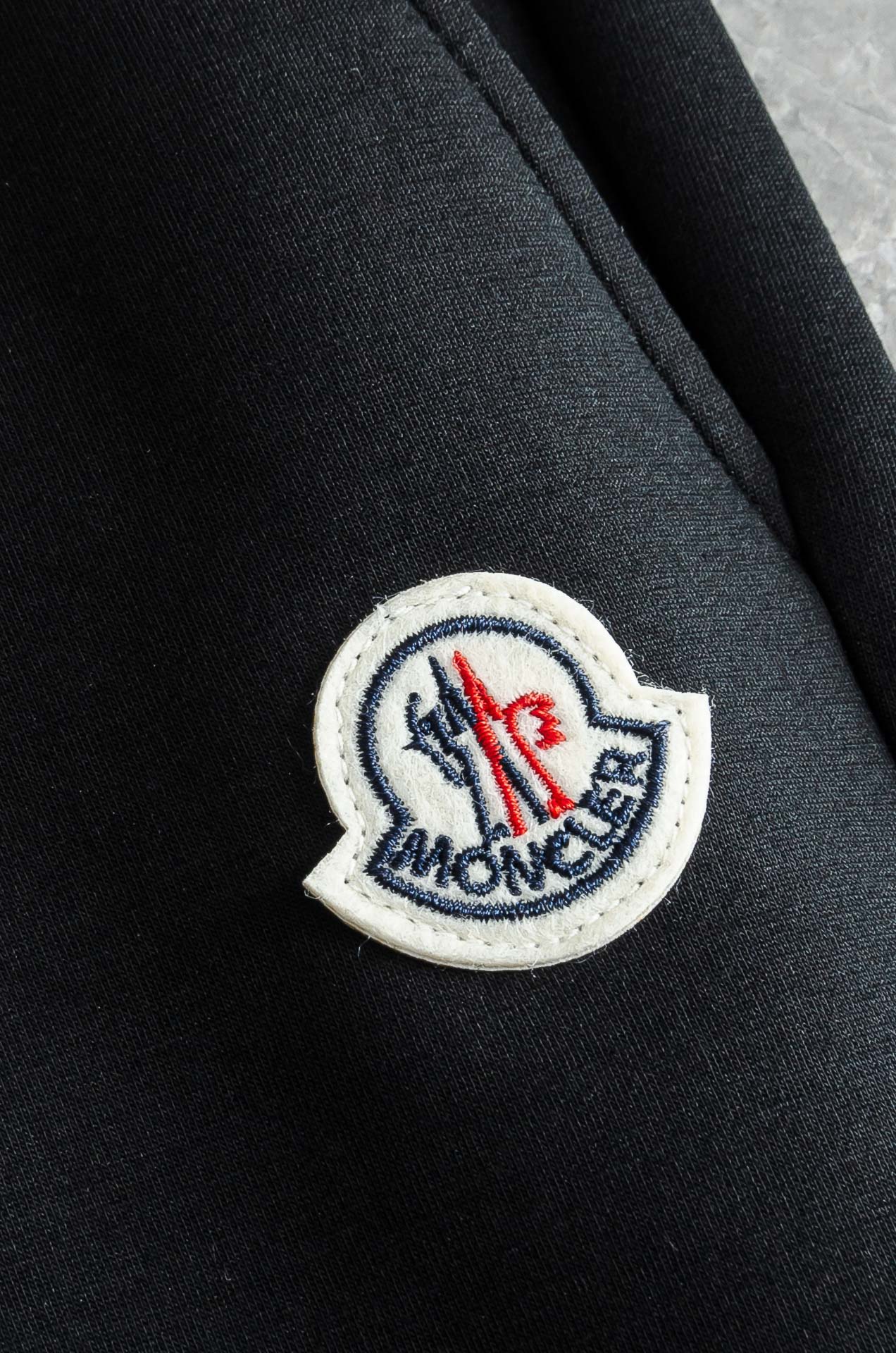 MONCL*ER蒙口 26FW精梳棉混纺挺括有型自带筋骨感抗皱性极强四面弹力包容性好弹力松紧腰搭配抽绳设