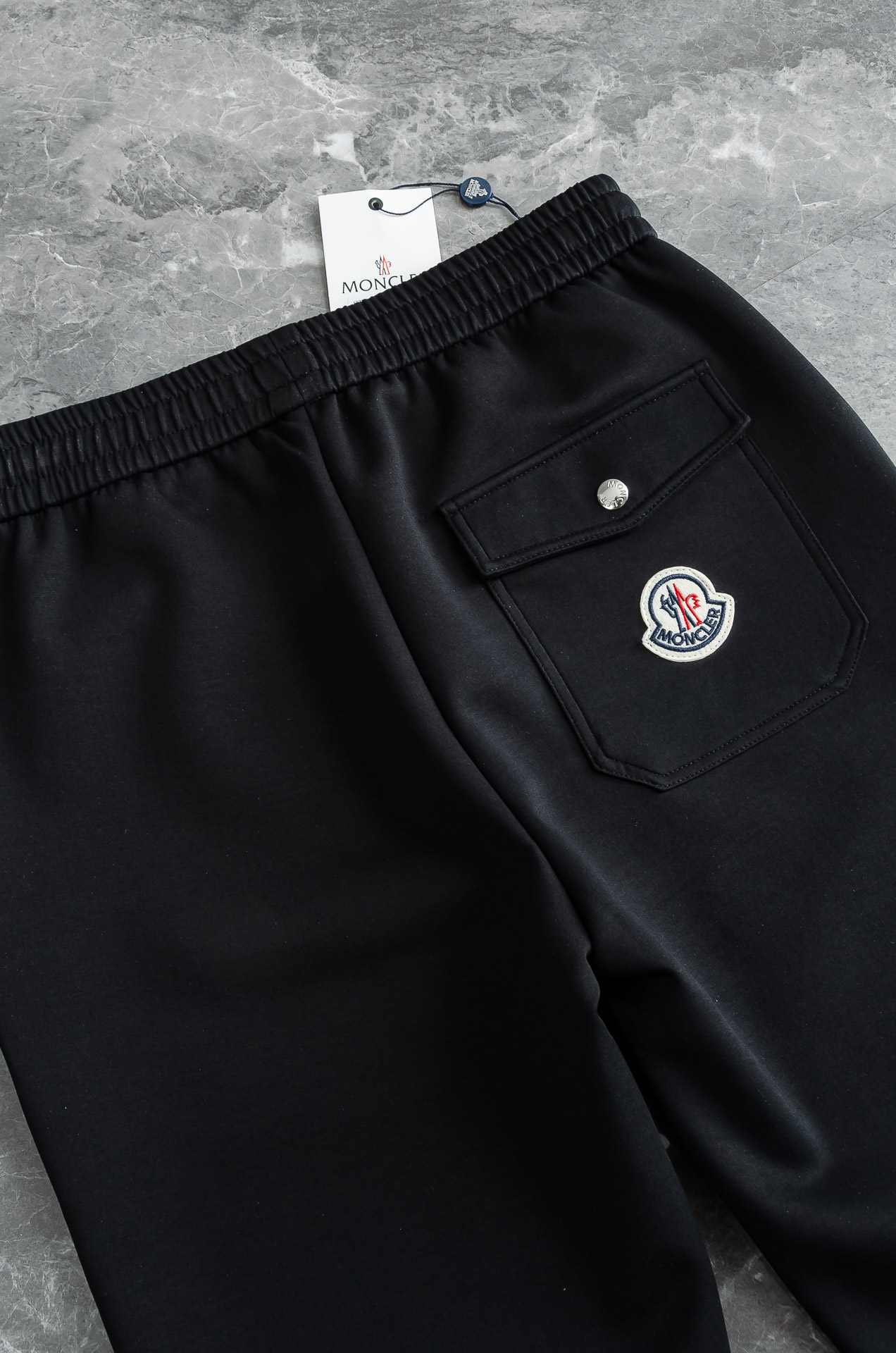 MONCL*ER蒙口 26FW精梳棉混纺挺括有型自带筋骨感抗皱性极强四面弹力包容性好弹力松紧腰搭配抽绳设