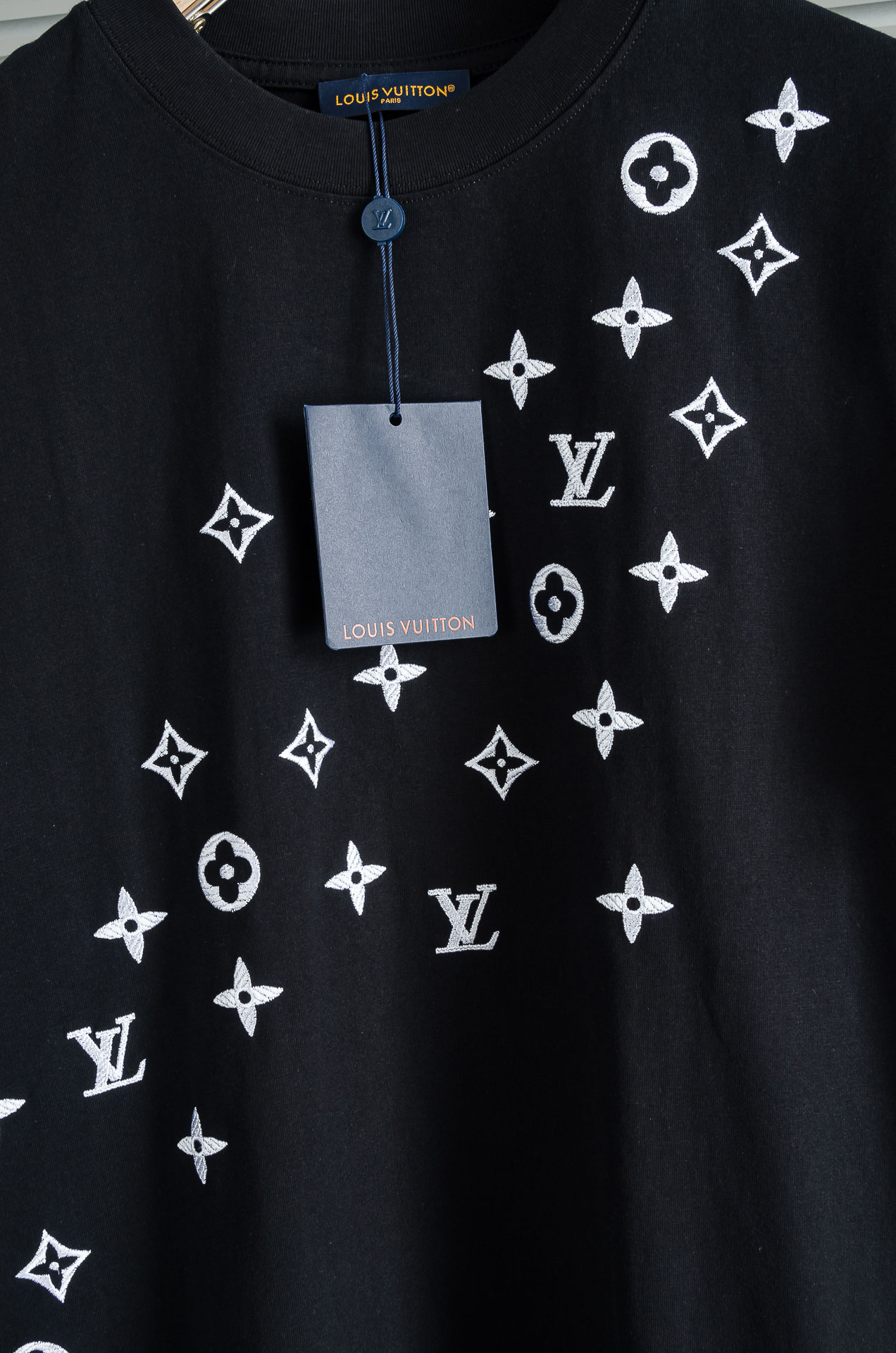 🆕 LV 2026SS时尚潮人必备男士休闲圆领短袖T恤衫#设计理念潮流前卫与尚可持续，选用客供进口100