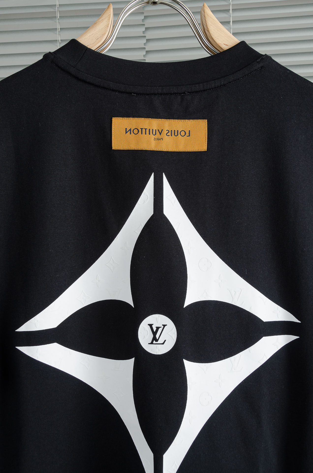 🆕 LV 2026SS时尚潮人必备男士休闲圆领短袖T恤衫#设计理念潮流前卫与尚可持续，选用客供进口100