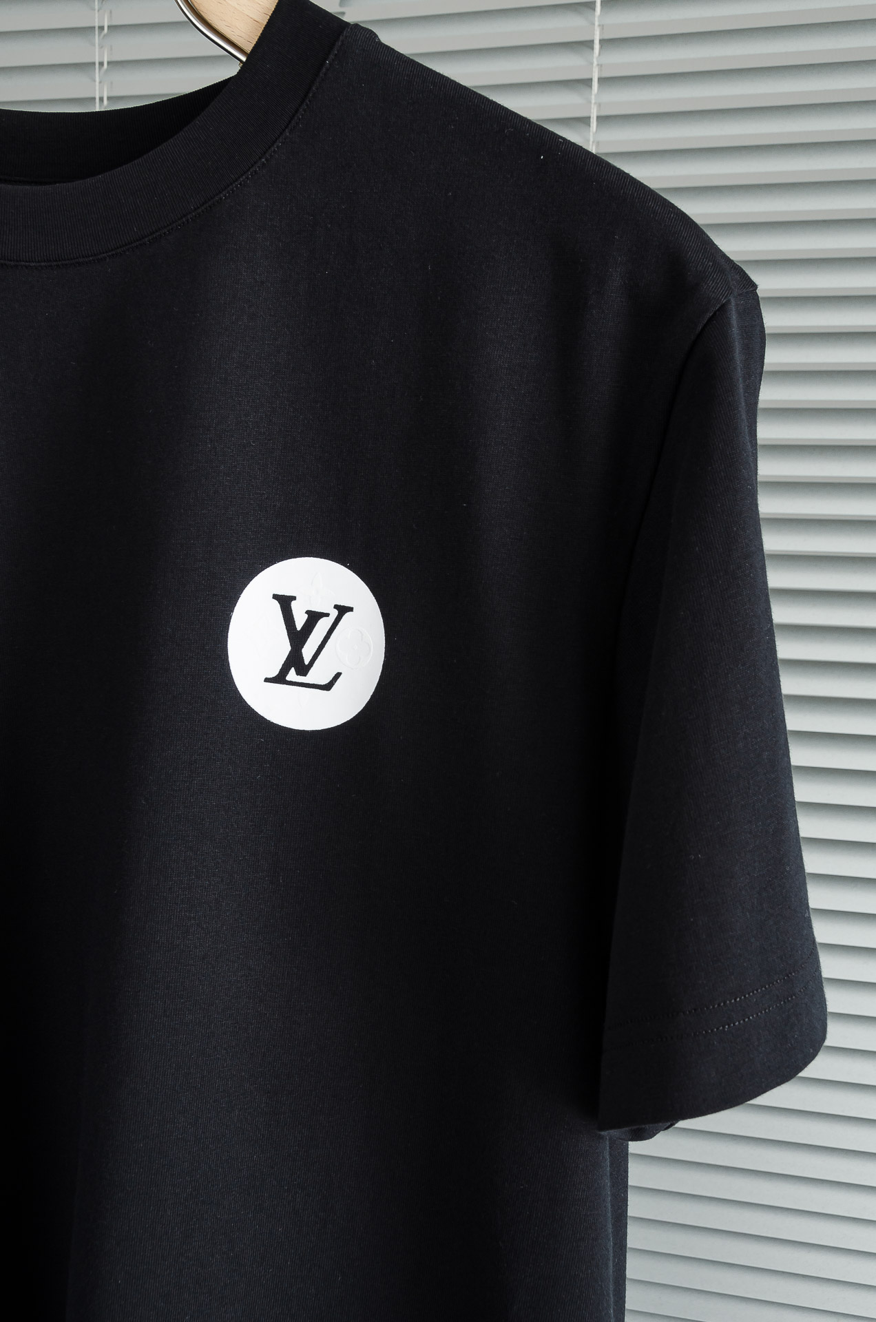 🆕 LV 2026SS时尚潮人必备男士休闲圆领短袖T恤衫#设计理念潮流前卫与尚可持续，选用客供进口100