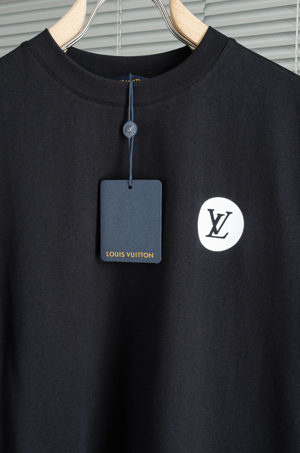 🆕 LV 2026SS时尚潮人必备男士休闲圆领短袖T恤衫#设计理念潮流前卫与尚可持续，选用客供进口100