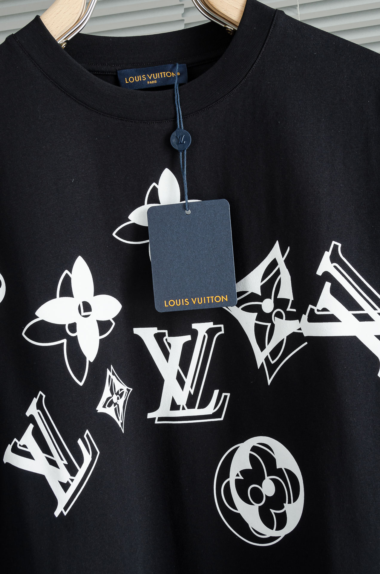 🆕 LV 2026SS时尚潮人必备男士休闲圆领短袖T恤衫#设计理念潮流前卫与尚可持续，选用客供进口100
