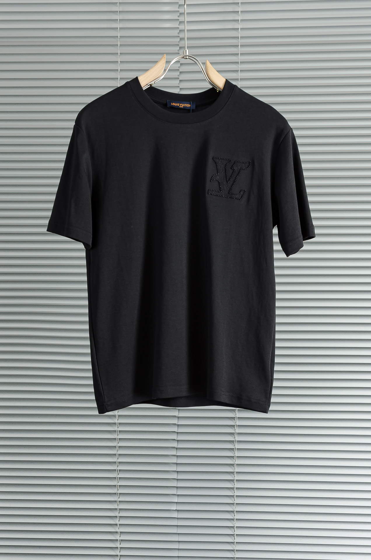 LV 2026SS时尚潮人必备男士休闲圆领短袖T恤衫#设计理念潮流前卫与尚可持续，选用客供进口100%棉