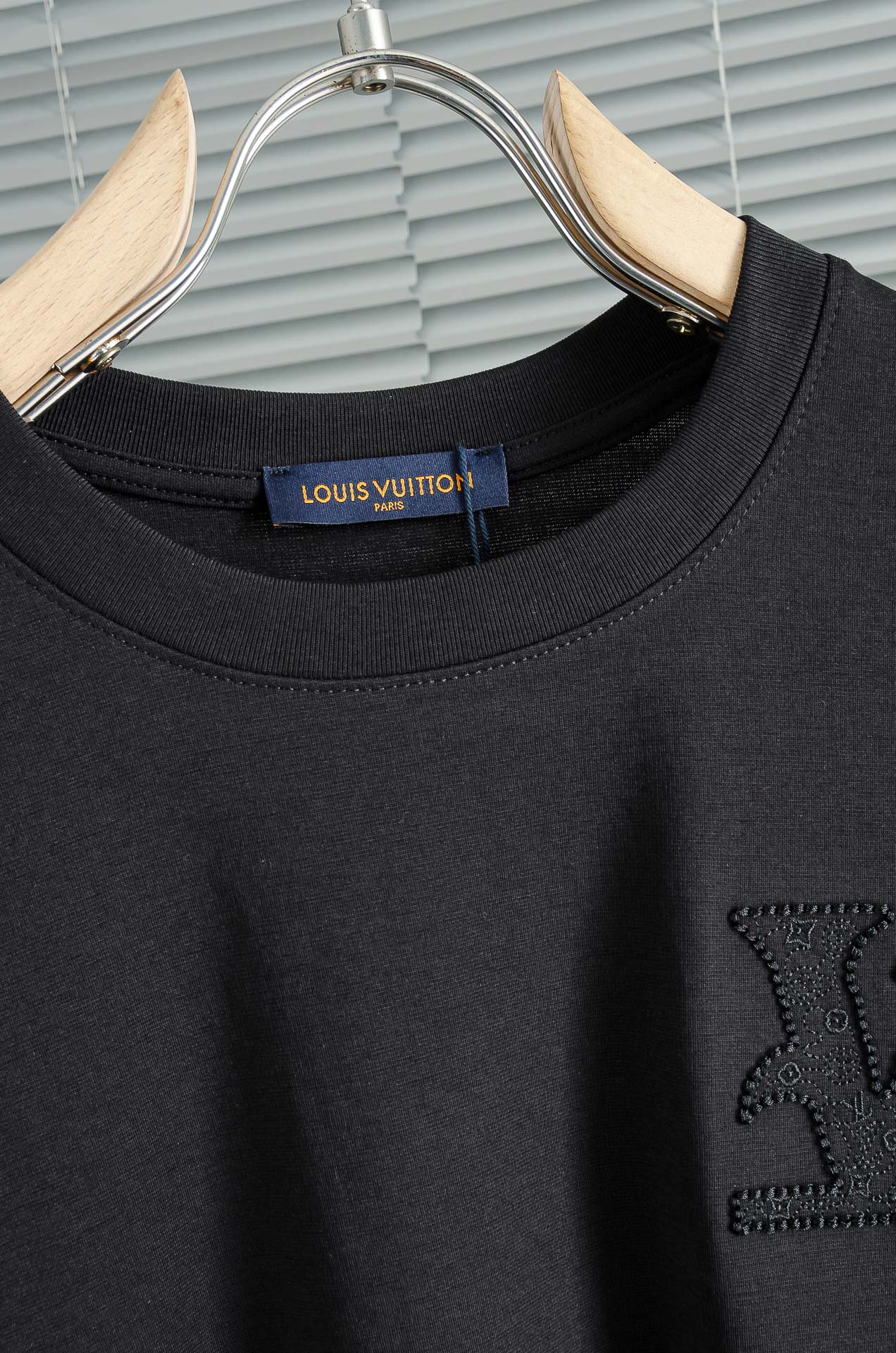 LV 2026SS时尚潮人必备男士休闲圆领短袖T恤衫#设计理念潮流前卫与尚可持续，选用客供进口100%棉