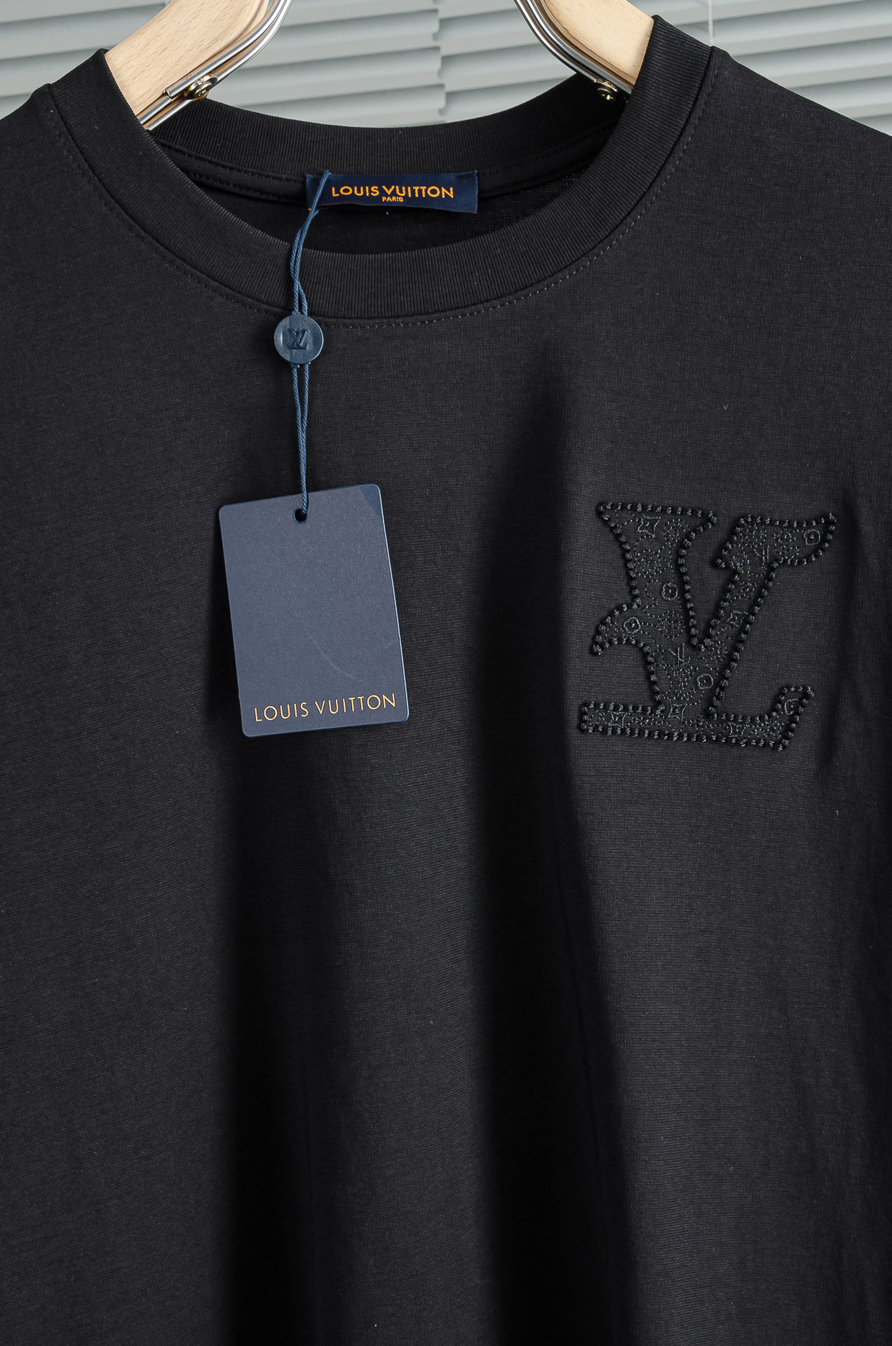 LV 2026SS时尚潮人必备男士休闲圆领短袖T恤衫#设计理念潮流前卫与尚可持续，选用客供进口100%棉