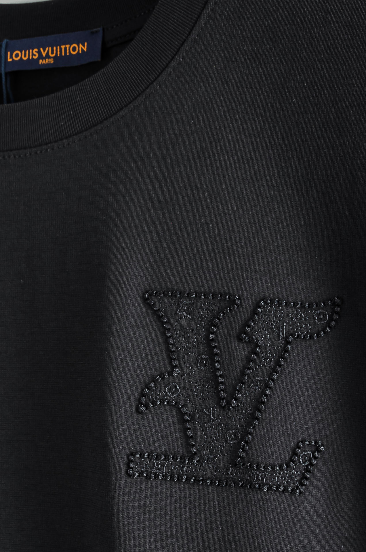 LV 2026SS时尚潮人必备男士休闲圆领短袖T恤衫#设计理念潮流前卫与尚可持续，选用客供进口100%棉