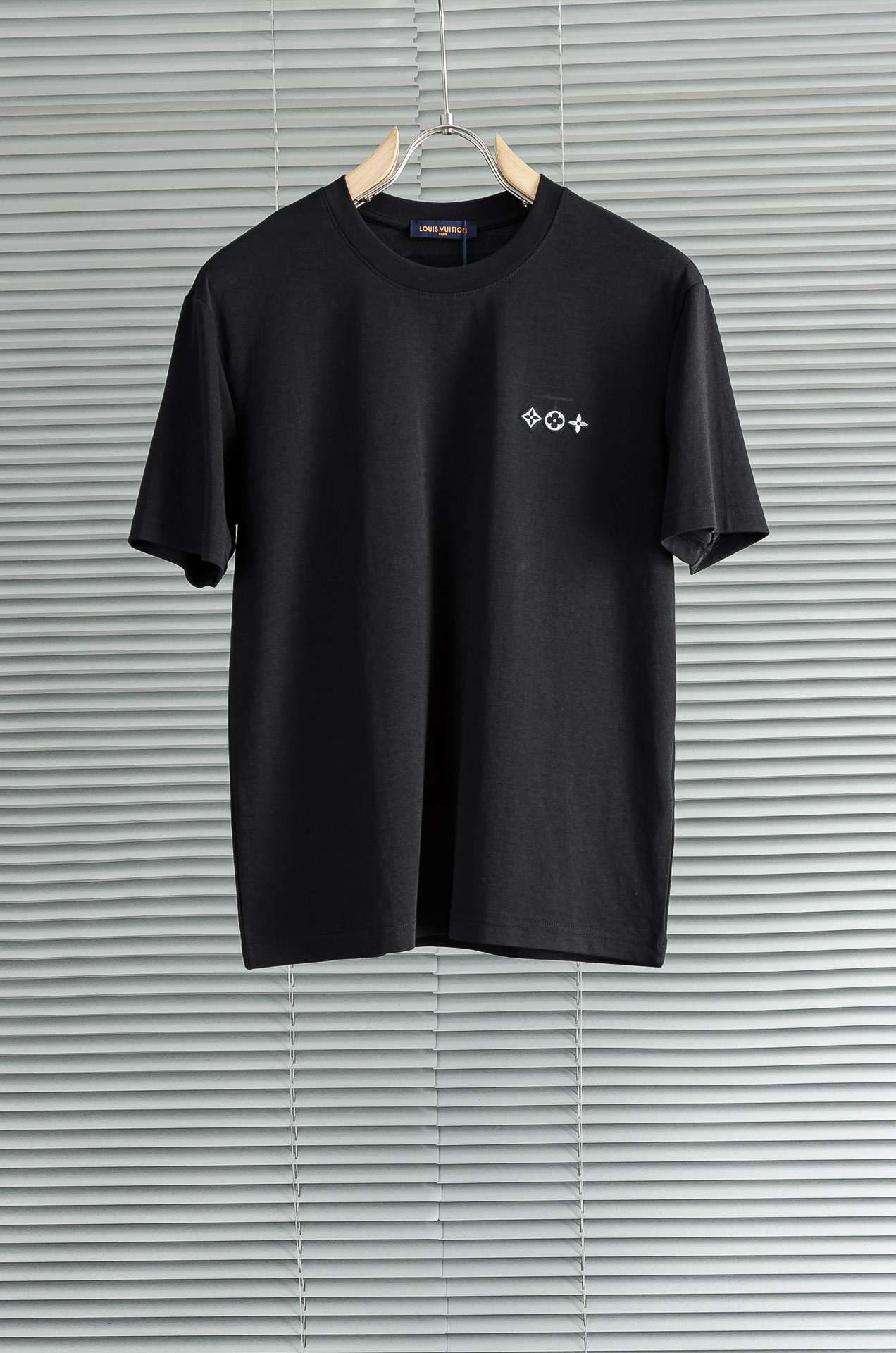 LV 2026SS时尚潮人必备男士休闲圆领短袖T恤衫#设计理念潮流前卫与尚可持续，选用客供进口100%棉