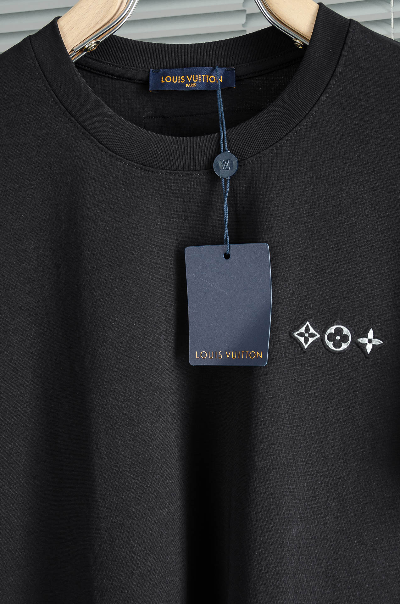 LV 2026SS时尚潮人必备男士休闲圆领短袖T恤衫#设计理念潮流前卫与尚可持续，选用客供进口100%棉