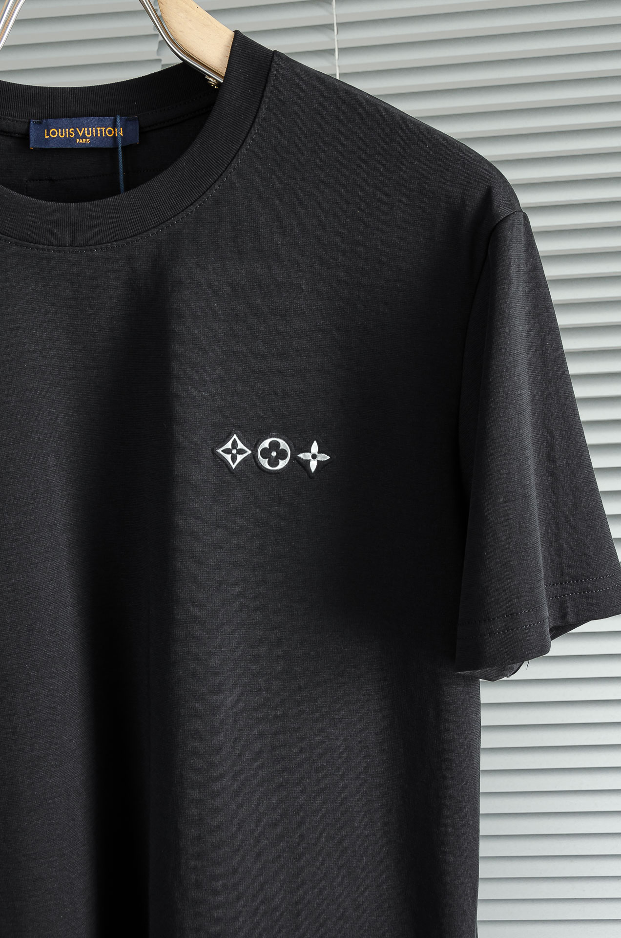LV 2026SS时尚潮人必备男士休闲圆领短袖T恤衫#设计理念潮流前卫与尚可持续，选用客供进口100%棉
