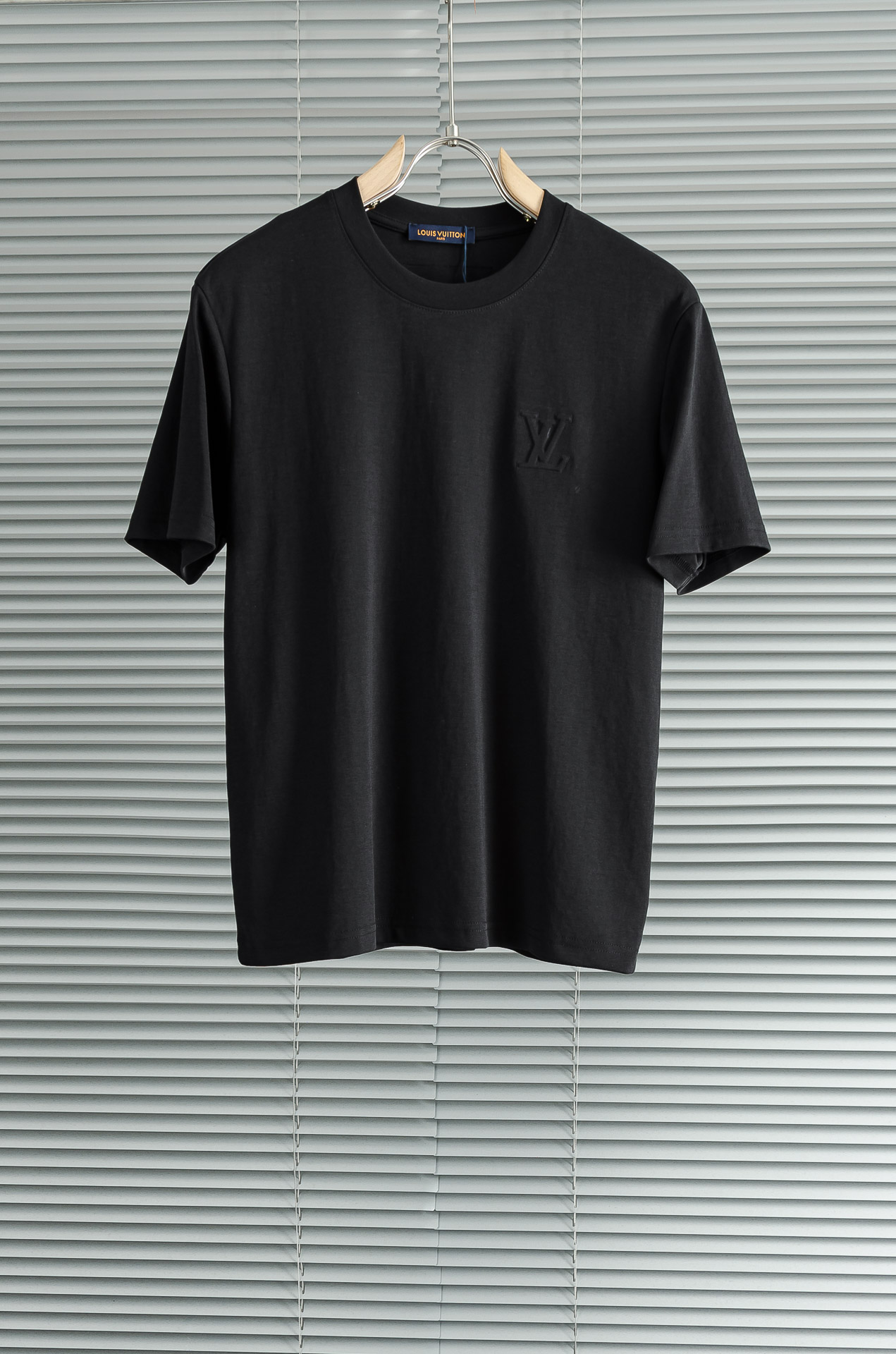 LV 2026SS时尚潮人必备男士休闲圆领短袖T恤衫#设计理念潮流前卫与尚可持续，选用客供进口100%棉