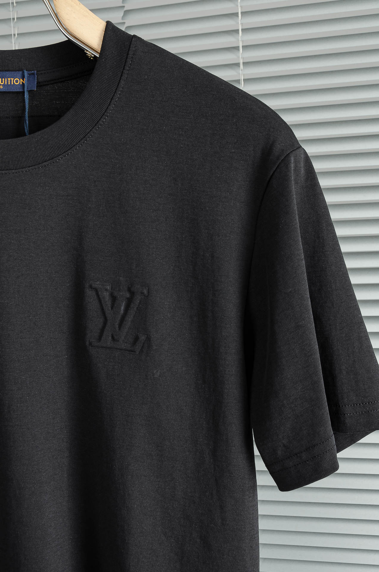 LV 2026SS时尚潮人必备男士休闲圆领短袖T恤衫#设计理念潮流前卫与尚可持续，选用客供进口100%棉