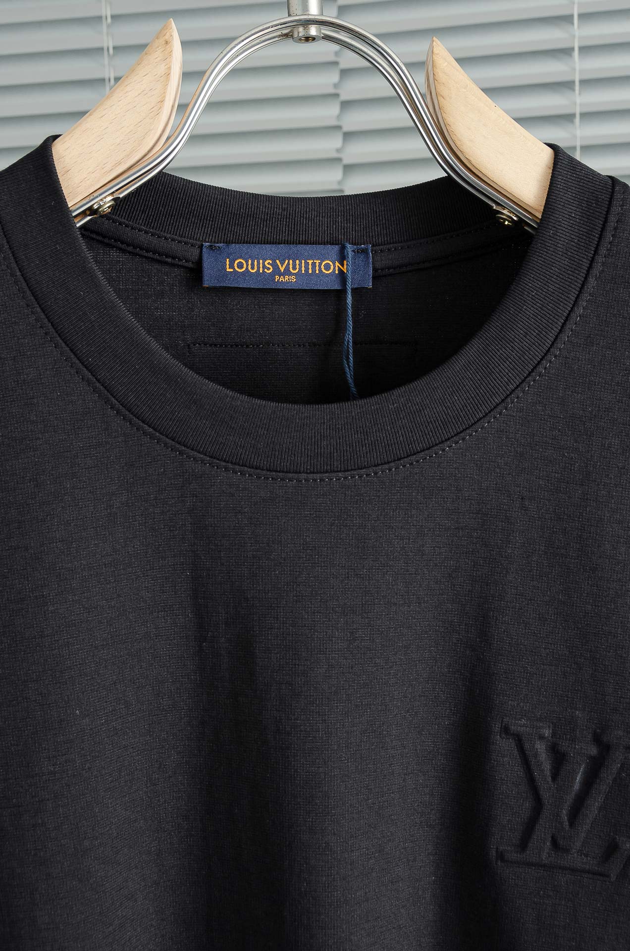 LV 2026SS时尚潮人必备男士休闲圆领短袖T恤衫#设计理念潮流前卫与尚可持续，选用客供进口100%棉