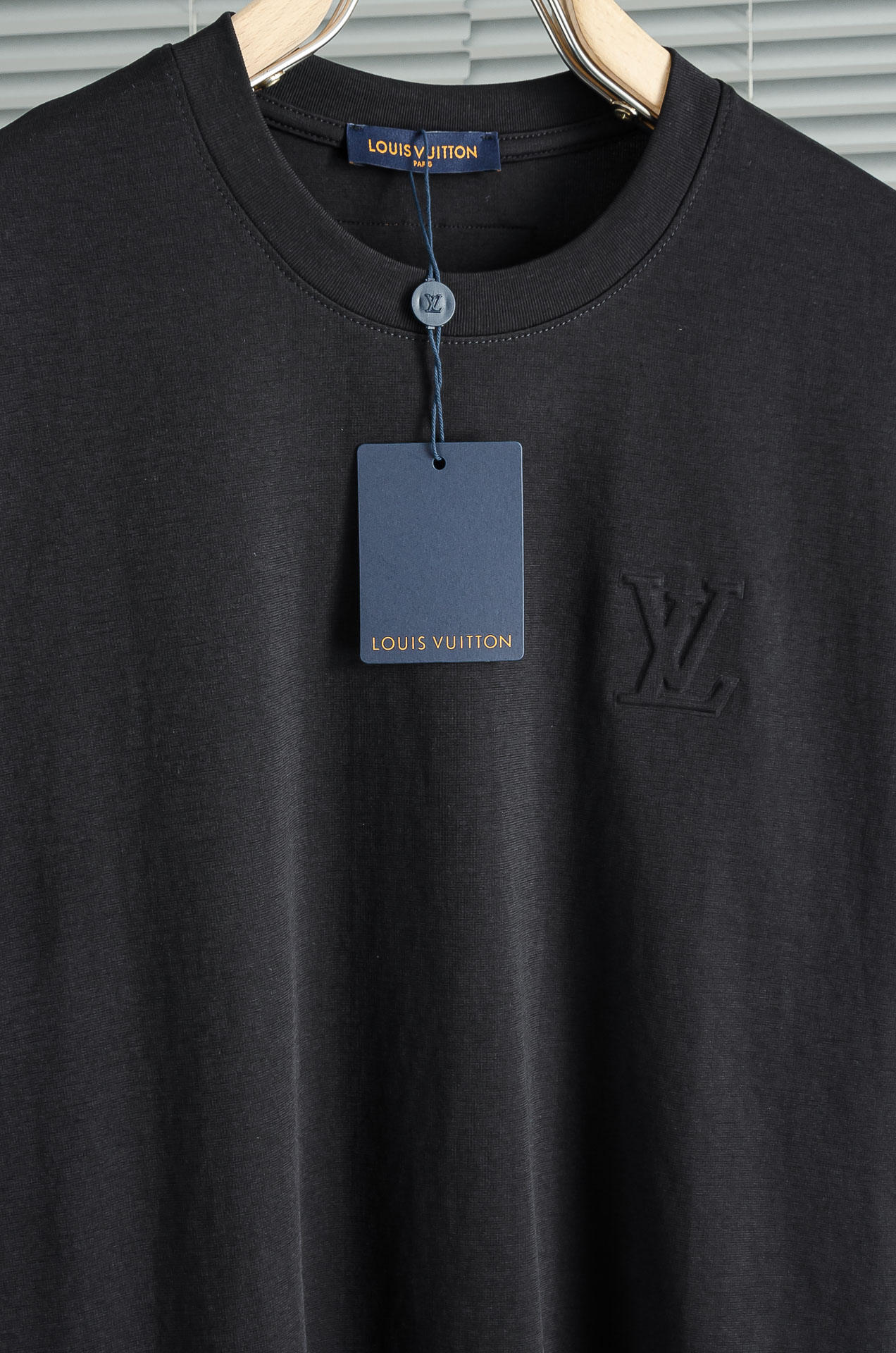 LV 2026SS时尚潮人必备男士休闲圆领短袖T恤衫#设计理念潮流前卫与尚可持续，选用客供进口100%棉
