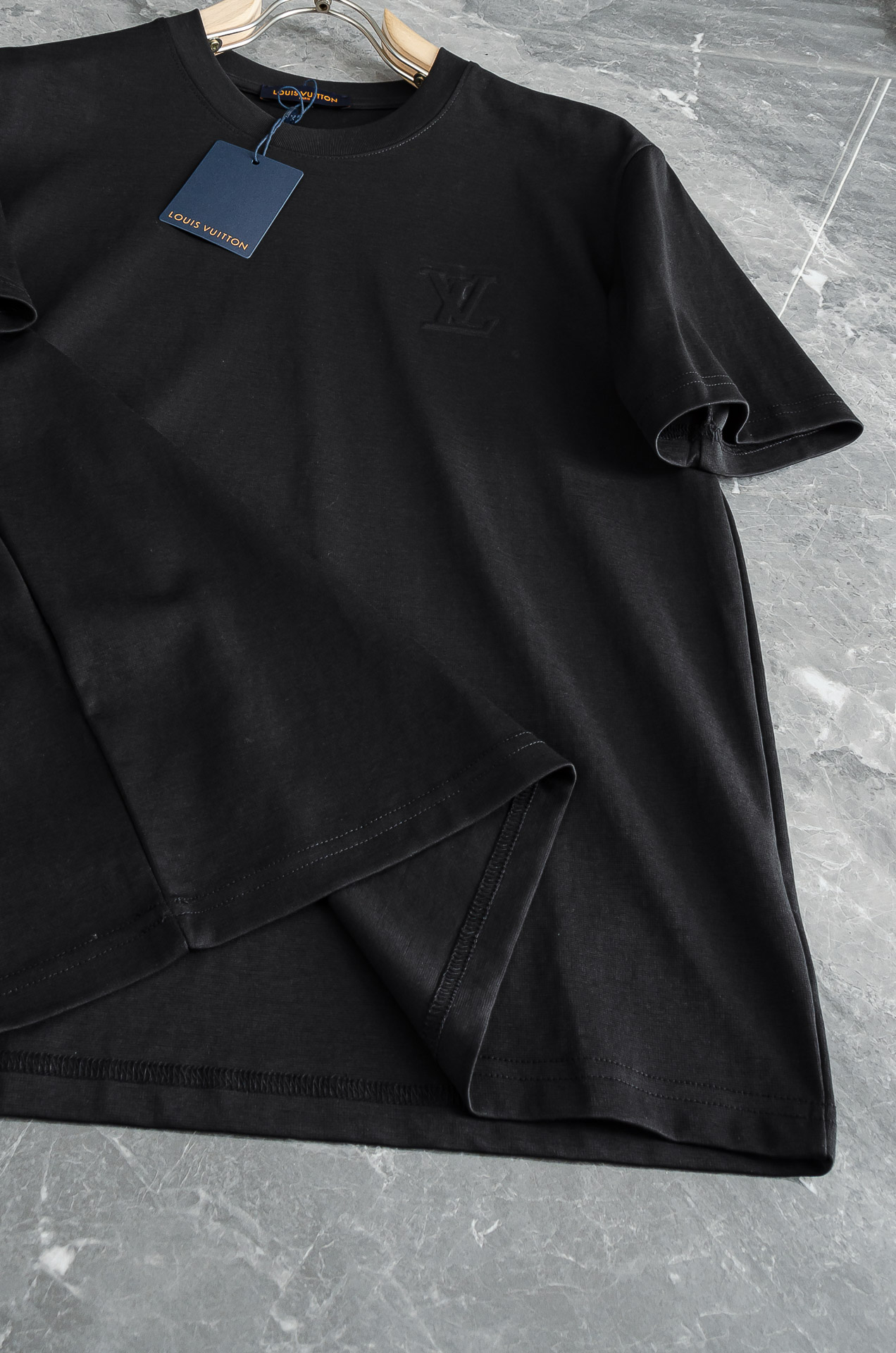 LV 2026SS时尚潮人必备男士休闲圆领短袖T恤衫#设计理念潮流前卫与尚可持续，选用客供进口100%棉