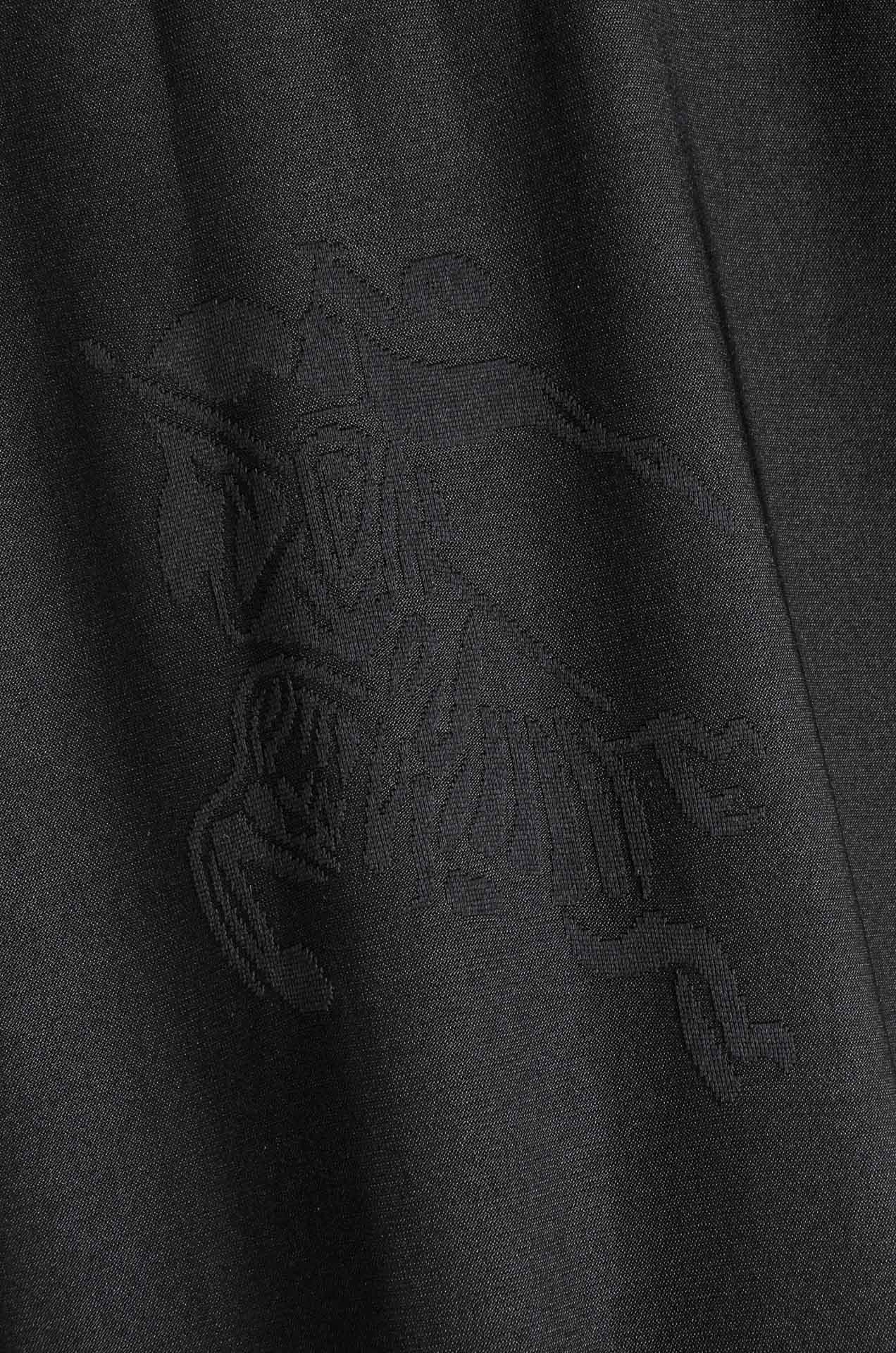 BURBERRY 巴宝莉2026ss最新全身暗纹提花logo定制面料皆为上乘，网眼结构细腻自然，经过水洗