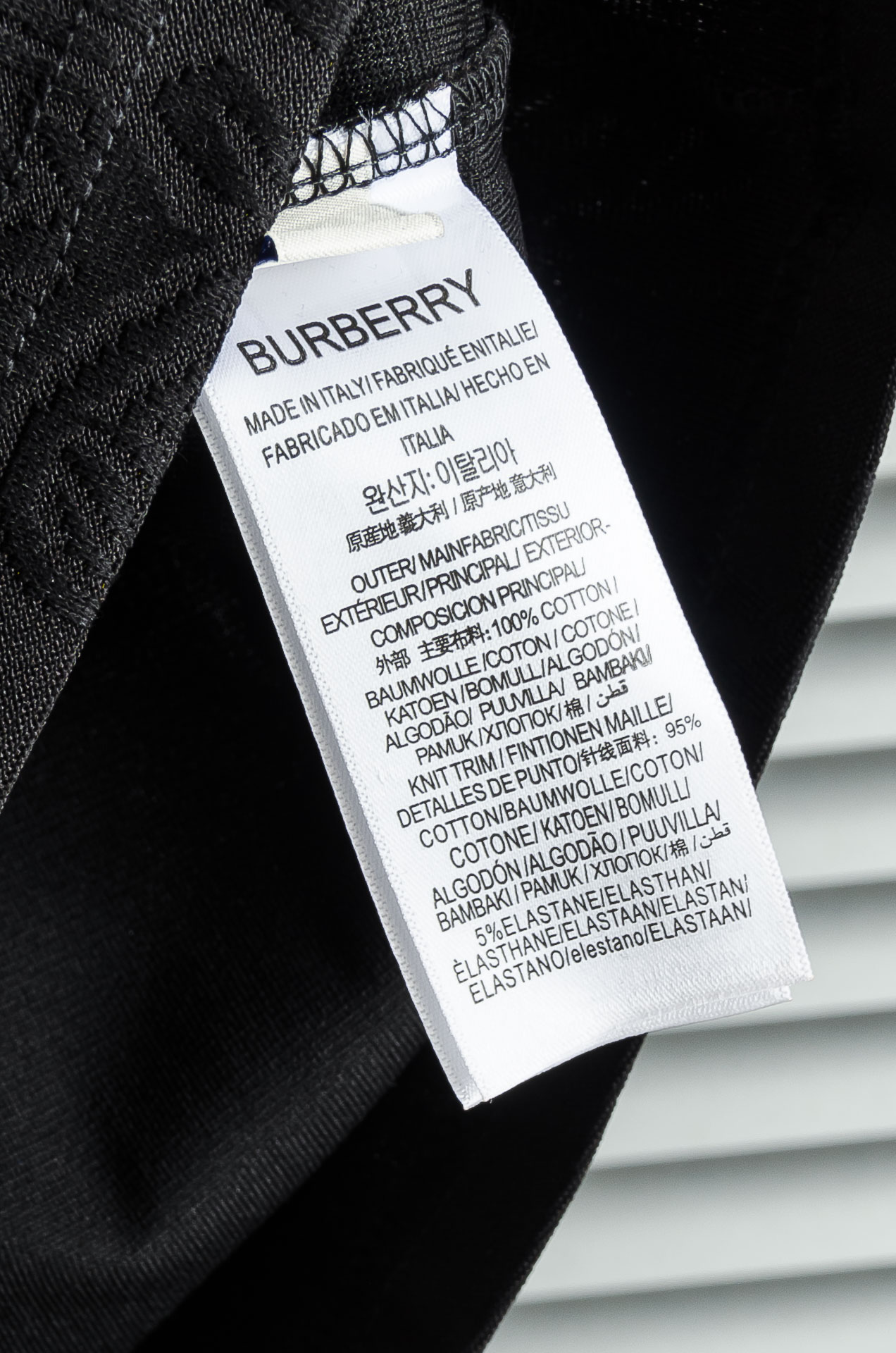 BURBERRY 巴宝莉2026ss最新全身暗纹提花logo定制面料皆为上乘，网眼结构细腻自然，经过水洗