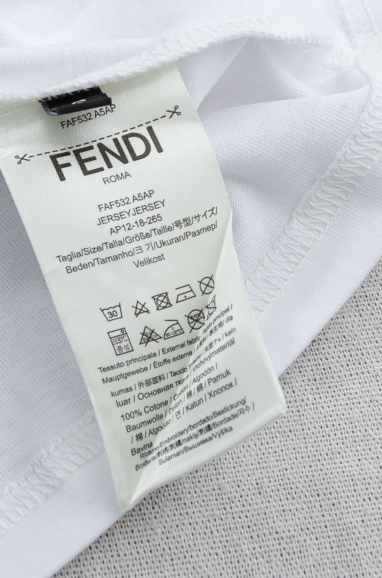 Fendi 芬迪2026SS时尚潮人必备男士休闲圆领短袖T恤衫#设计理念潮流前卫与尚可持续，选用客供进口