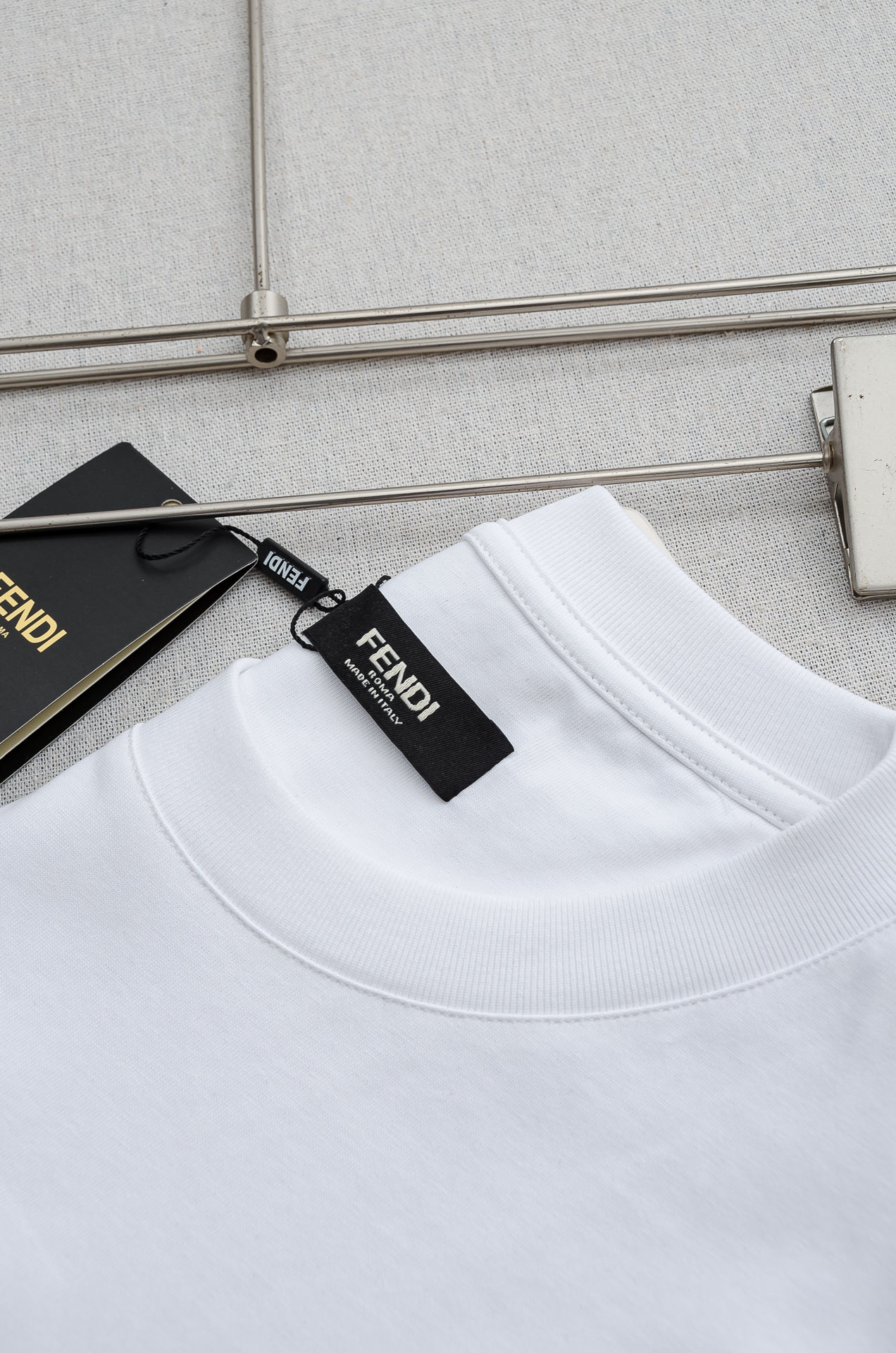 Fendi 芬迪2026SS时尚潮人必备男士休闲圆领短袖T恤衫#设计理念潮流前卫与尚可持续，选用客供进口