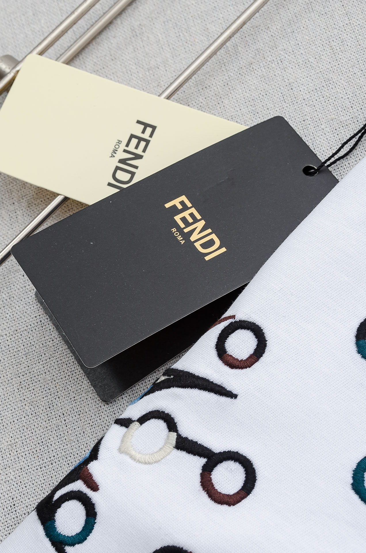 Fendi 芬迪2026SS时尚潮人必备男士休闲圆领短袖T恤衫#设计理念潮流前卫与尚可持续，选用客供进口