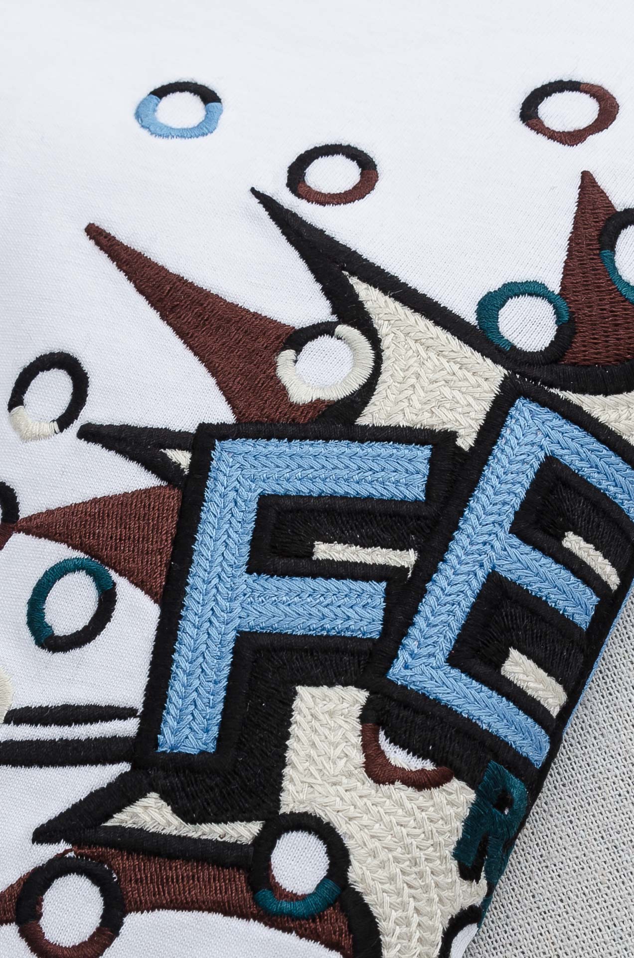 Fendi 芬迪2026SS时尚潮人必备男士休闲圆领短袖T恤衫#设计理念潮流前卫与尚可持续，选用客供进口