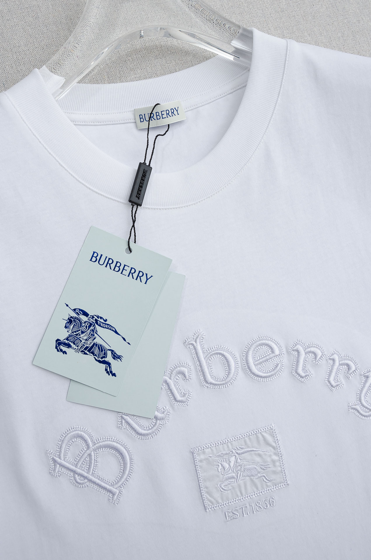 Burberry巴宝莉2026SS时尚潮人必备男士休闲圆领短袖T恤衫#设计理念潮流前卫与尚可持续，选用客