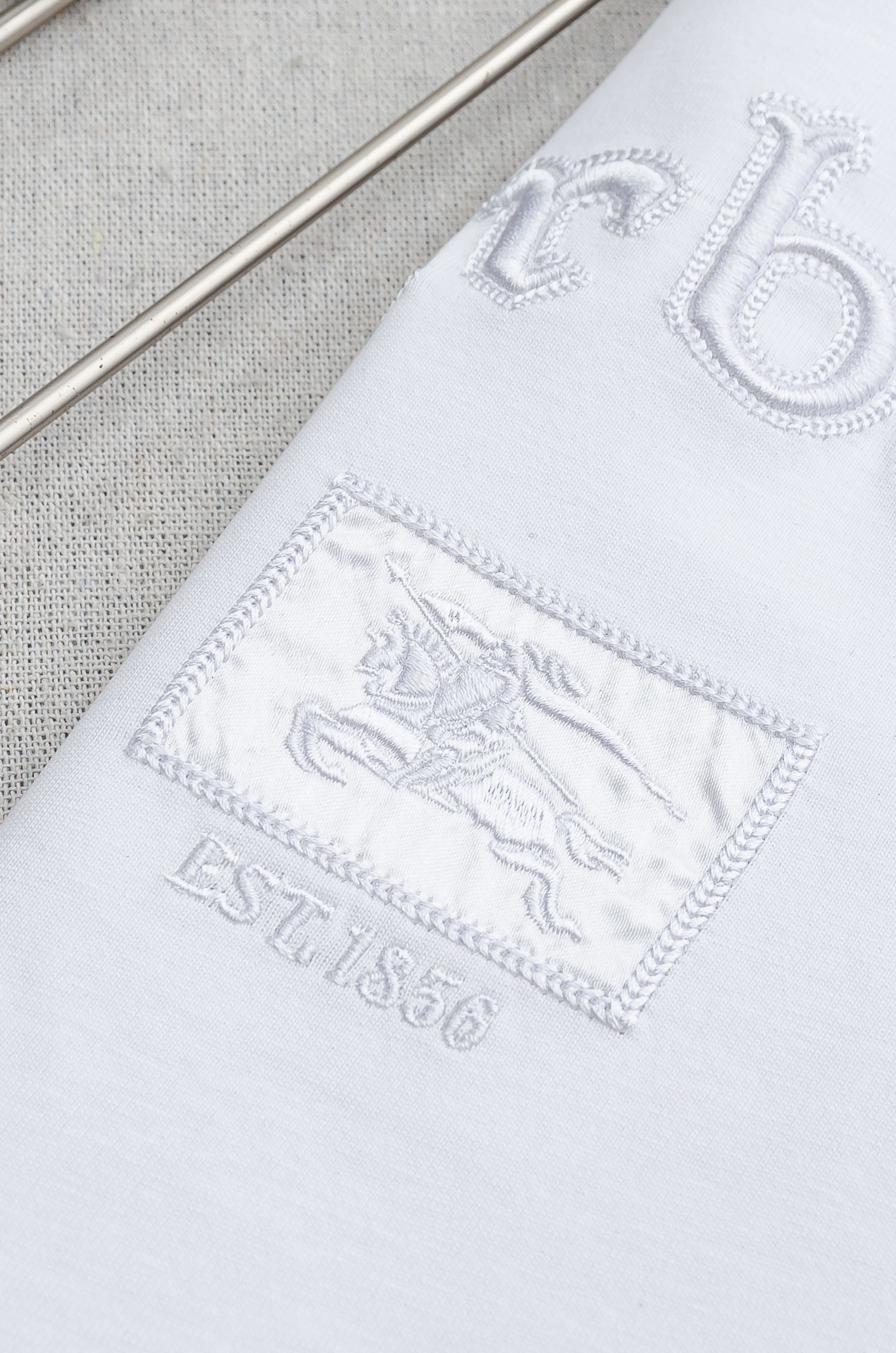 Burberry巴宝莉2026SS时尚潮人必备男士休闲圆领短袖T恤衫#设计理念潮流前卫与尚可持续，选用客