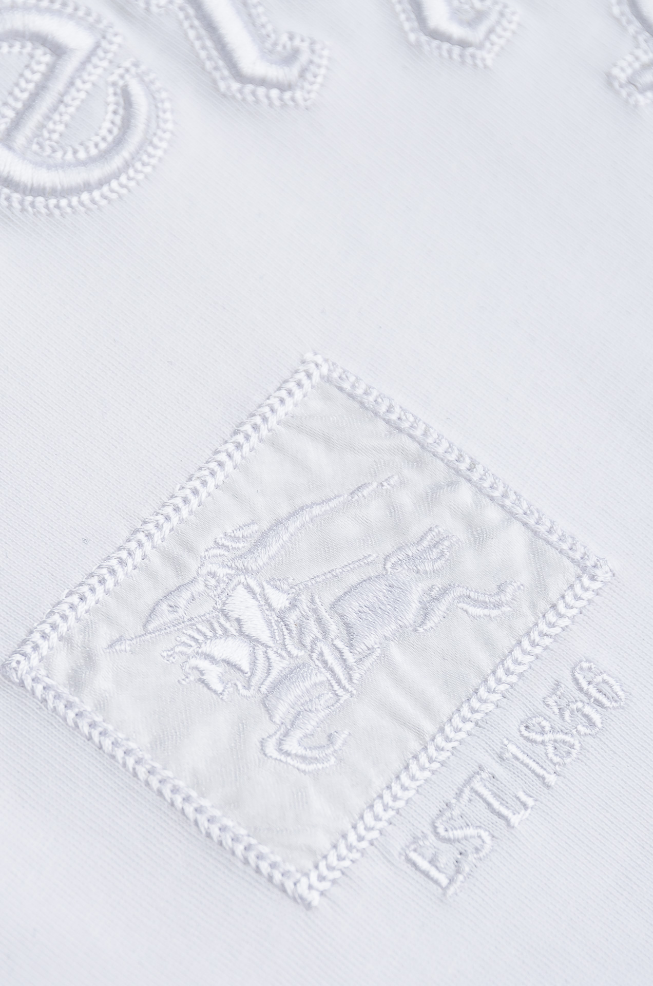 Burberry巴宝莉2026SS时尚潮人必备男士休闲圆领短袖T恤衫#设计理念潮流前卫与尚可持续，选用客