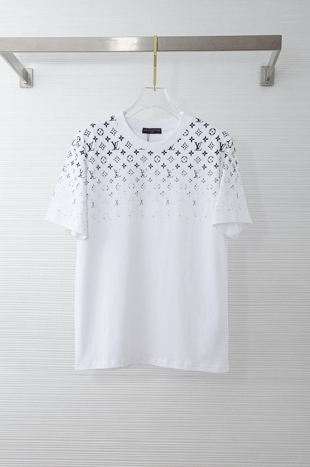 LV 2026SS时尚潮人必备男士休闲圆领短袖T恤衫#设计理念潮流前卫与尚可持续，选用客供进口100%棉