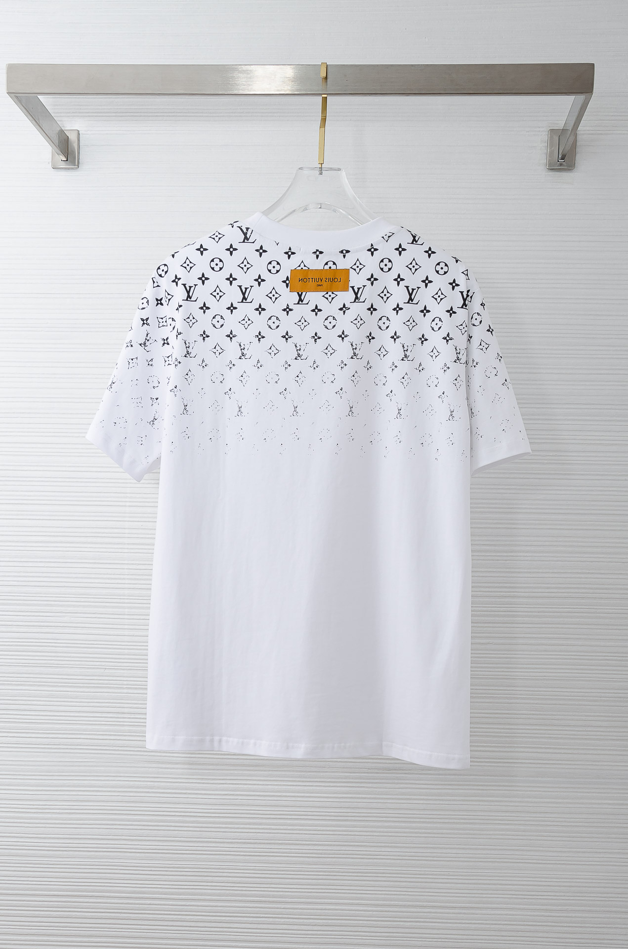 LV 2026SS时尚潮人必备男士休闲圆领短袖T恤衫#设计理念潮流前卫与尚可持续，选用客供进口100%棉