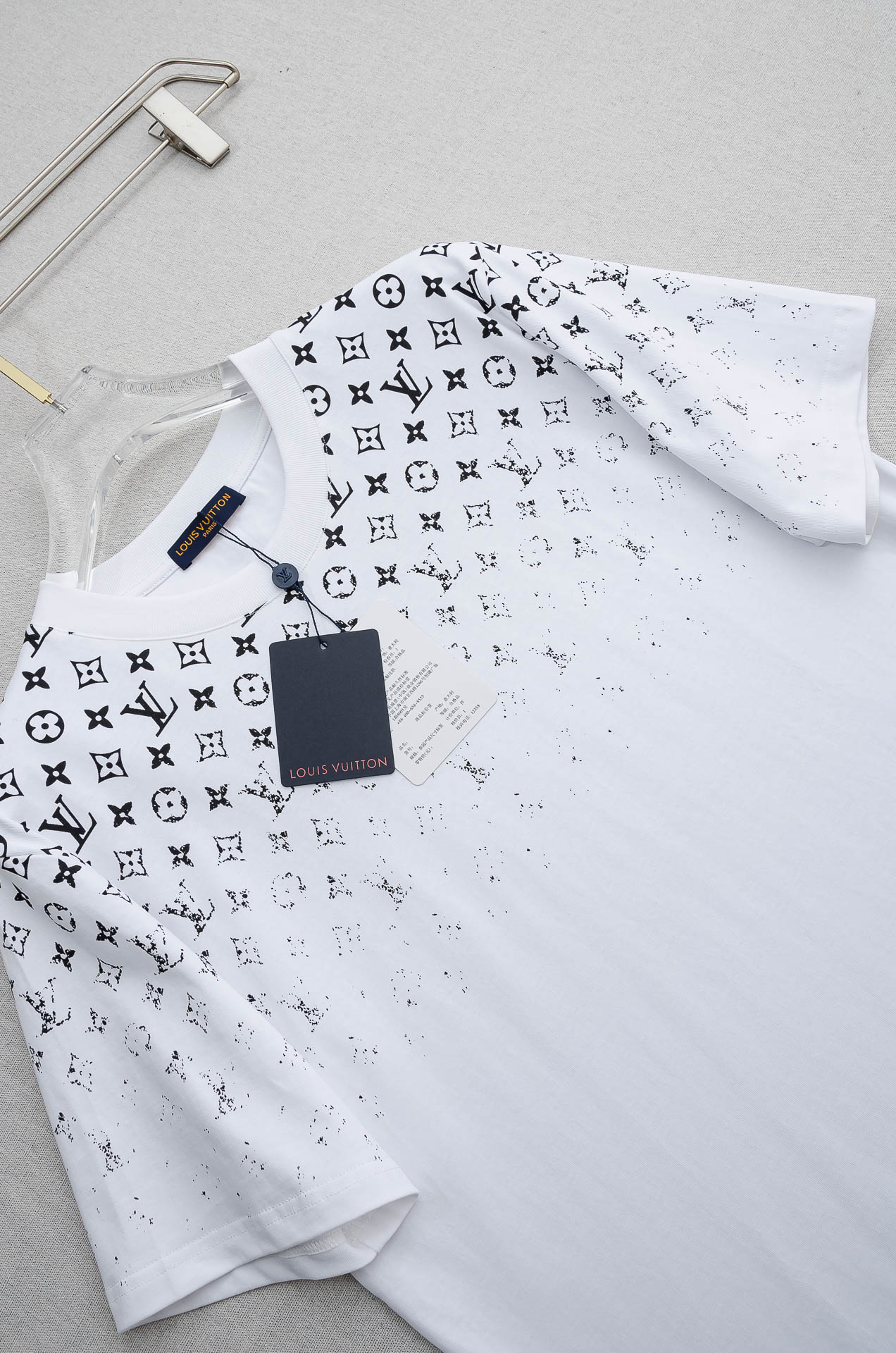 LV 2026SS时尚潮人必备男士休闲圆领短袖T恤衫#设计理念潮流前卫与尚可持续，选用客供进口100%棉