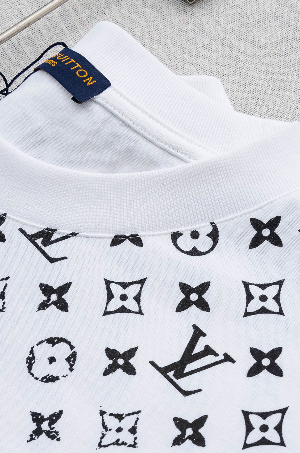 LV 2026SS时尚潮人必备男士休闲圆领短袖T恤衫#设计理念潮流前卫与尚可持续，选用客供进口100%棉