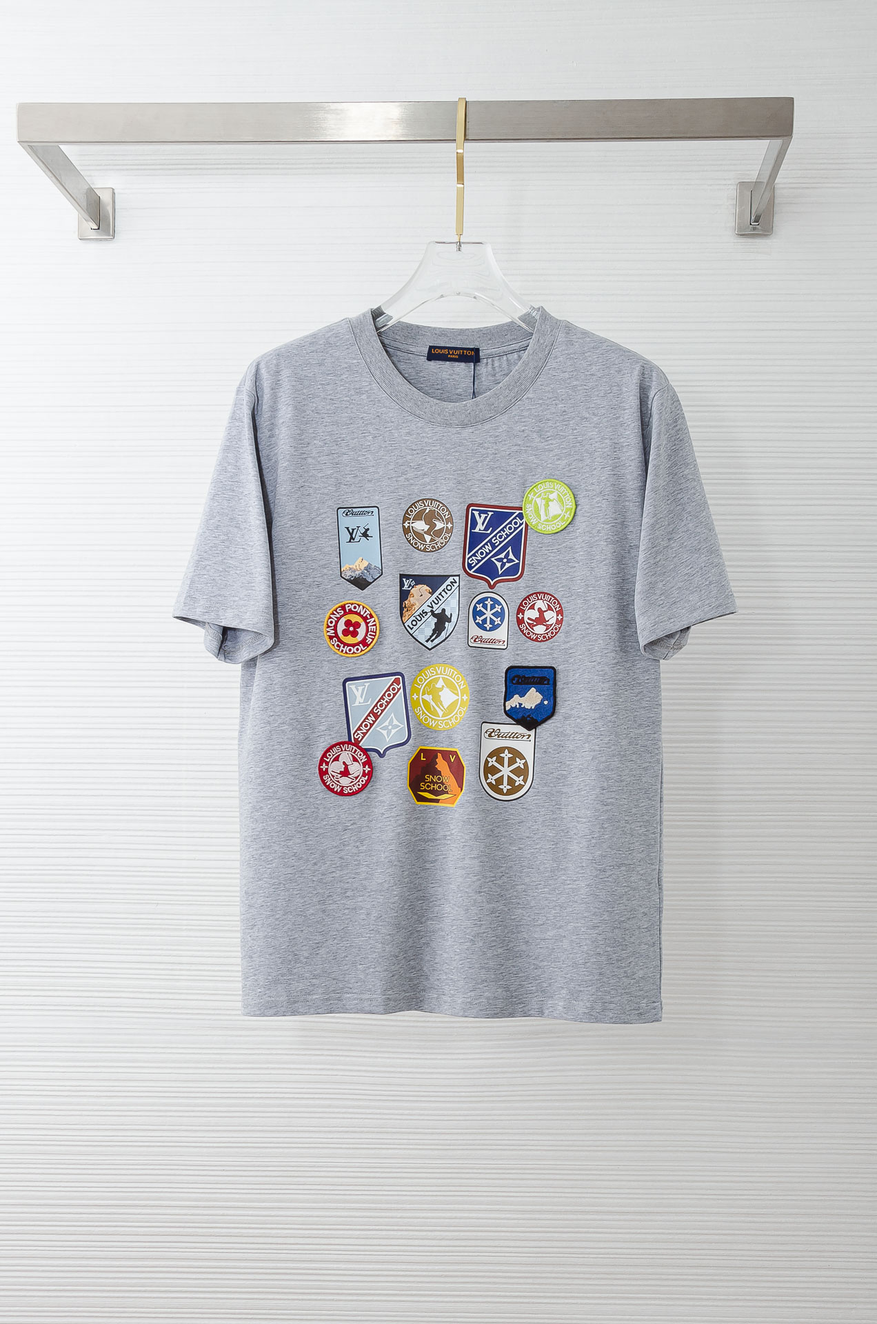 LV 2026SS时尚潮人必备男士休闲圆领短袖T恤衫#设计理念潮流前卫与尚可持续，选用客供进口100%棉