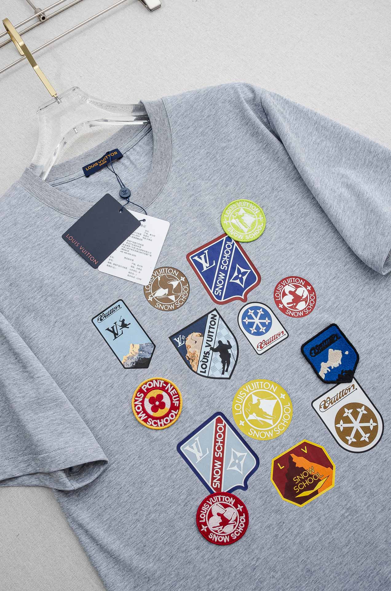 LV 2026SS时尚潮人必备男士休闲圆领短袖T恤衫#设计理念潮流前卫与尚可持续，选用客供进口100%棉