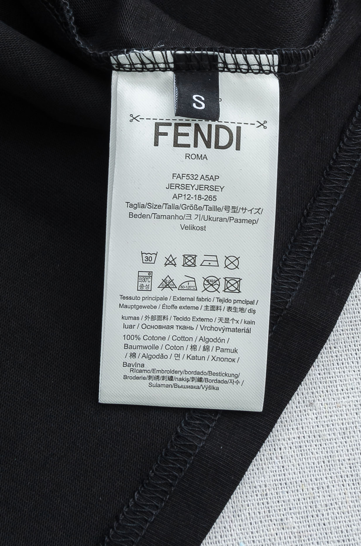 Fendi 芬迪2026SS时尚潮人必备男士休闲圆领短袖T恤衫#设计理念潮流前卫与尚可持续，选用客供进口