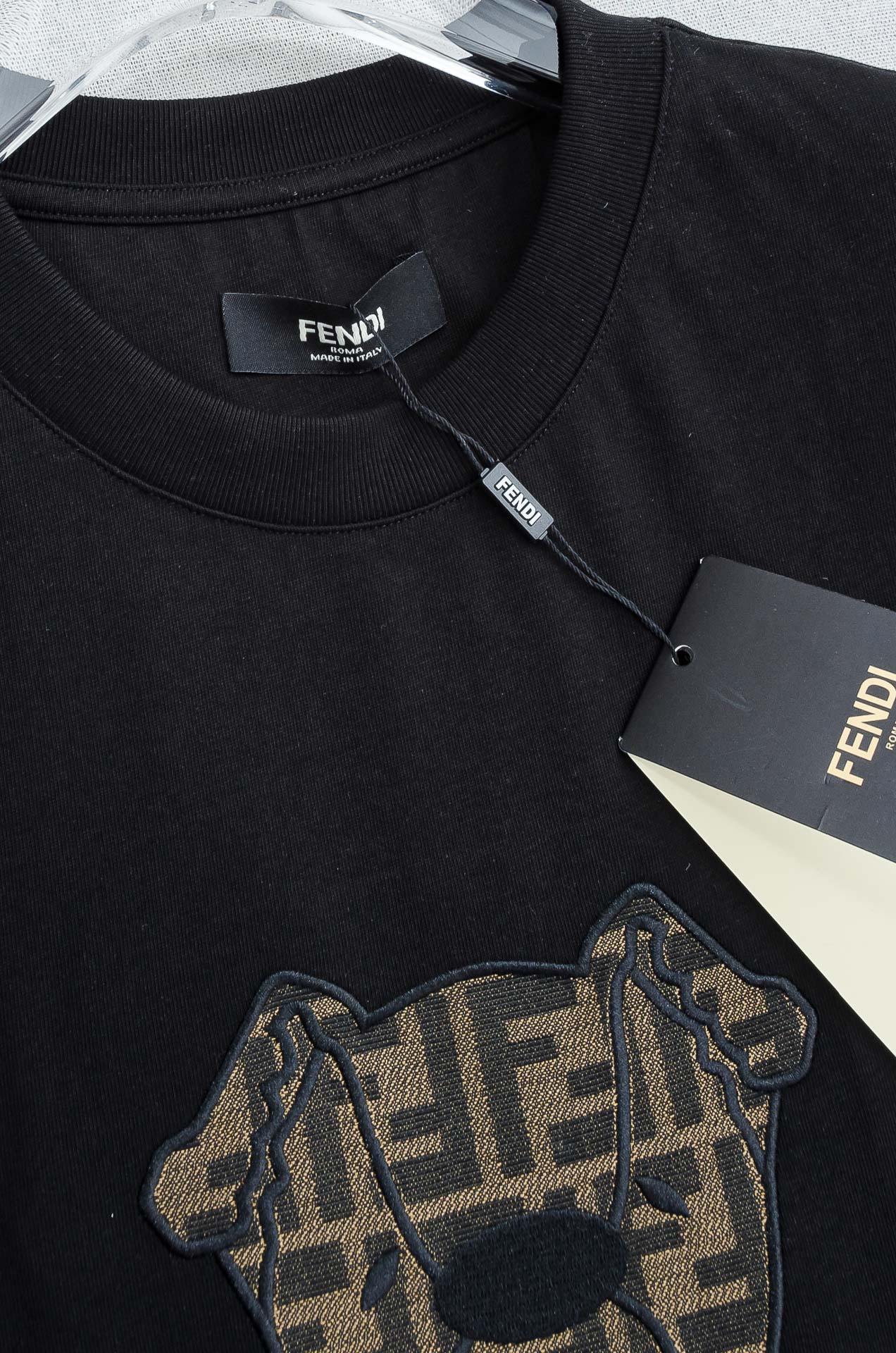 Fendi 芬迪2026SS时尚潮人必备男士休闲圆领短袖T恤衫#设计理念潮流前卫与尚可持续，选用客供进口