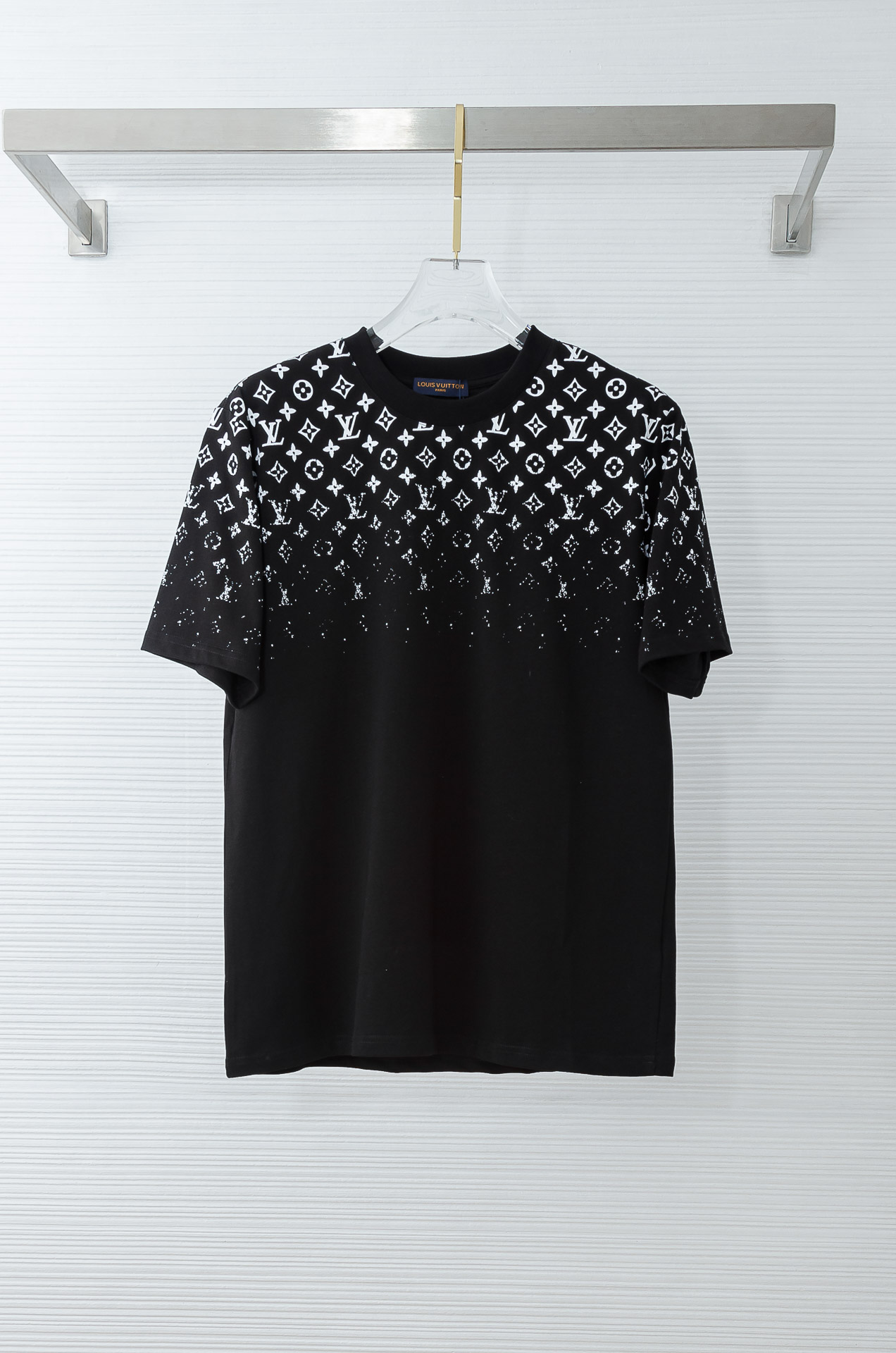 LV 2026SS时尚潮人必备男士休闲圆领短袖T恤衫#设计理念潮流前卫与尚可持续，选用客供进口100%棉