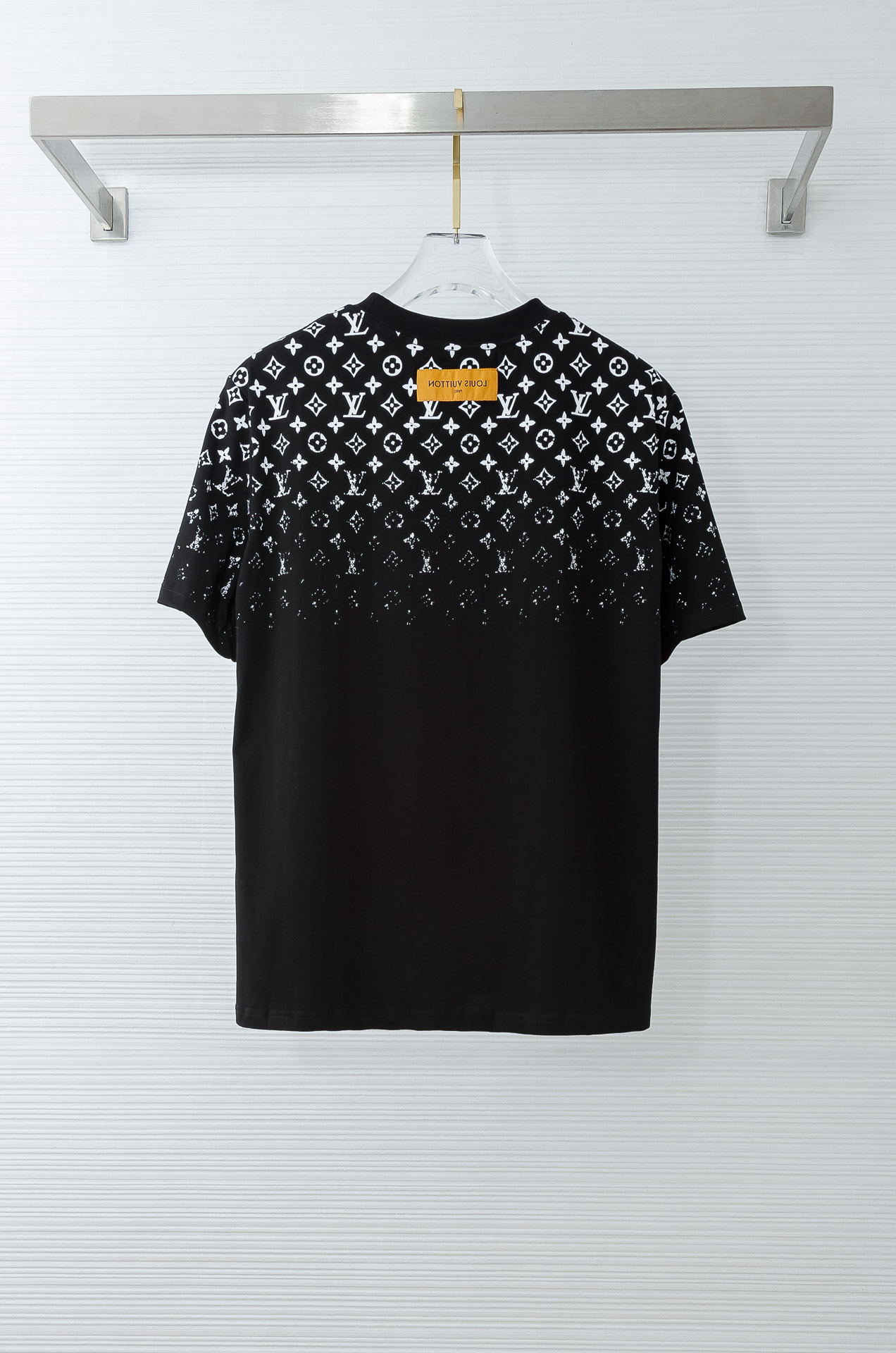 LV 2026SS时尚潮人必备男士休闲圆领短袖T恤衫#设计理念潮流前卫与尚可持续，选用客供进口100%棉