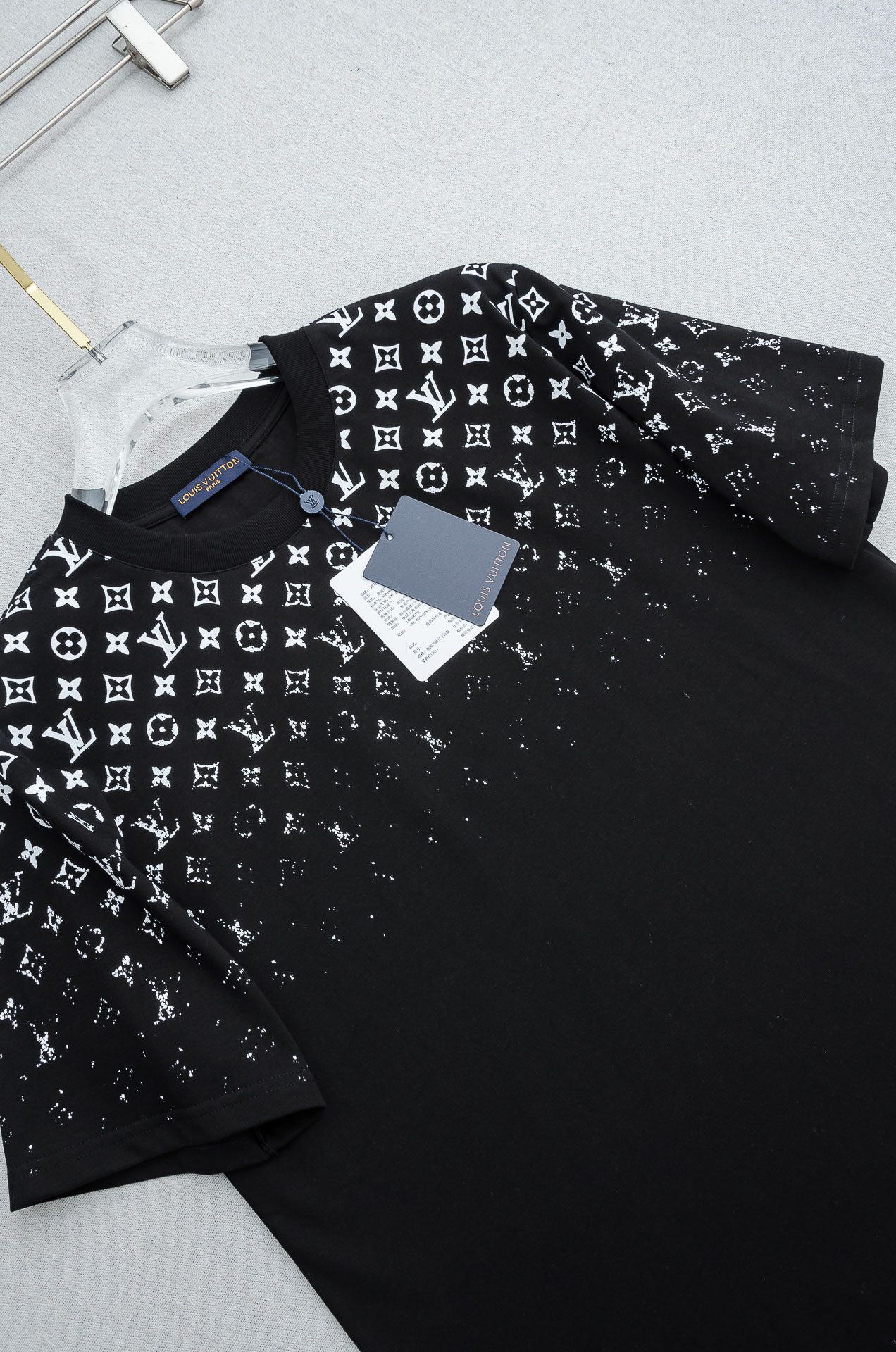 LV 2026SS时尚潮人必备男士休闲圆领短袖T恤衫#设计理念潮流前卫与尚可持续，选用客供进口100%棉