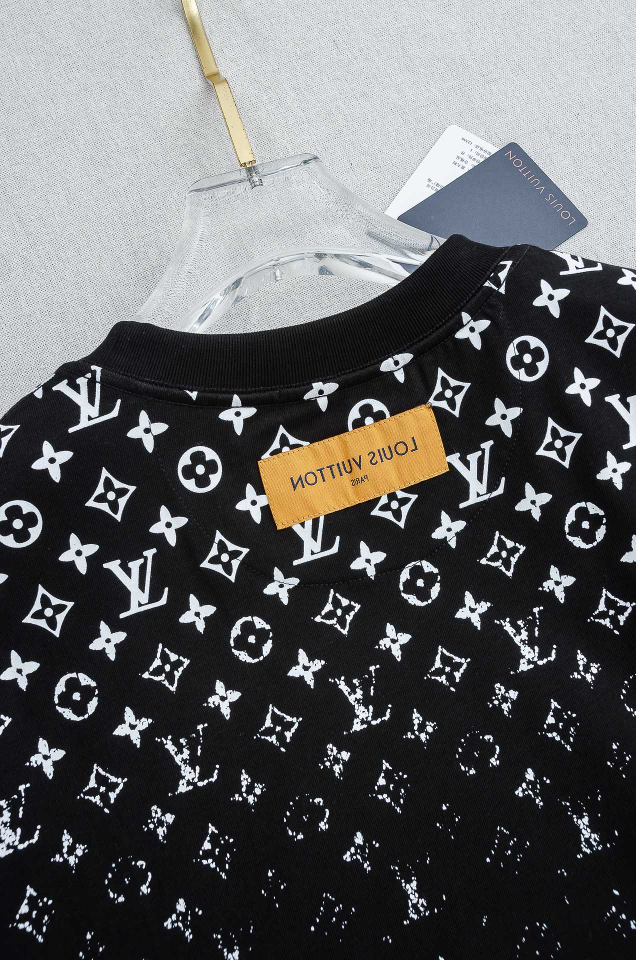 LV 2026SS时尚潮人必备男士休闲圆领短袖T恤衫#设计理念潮流前卫与尚可持续，选用客供进口100%棉