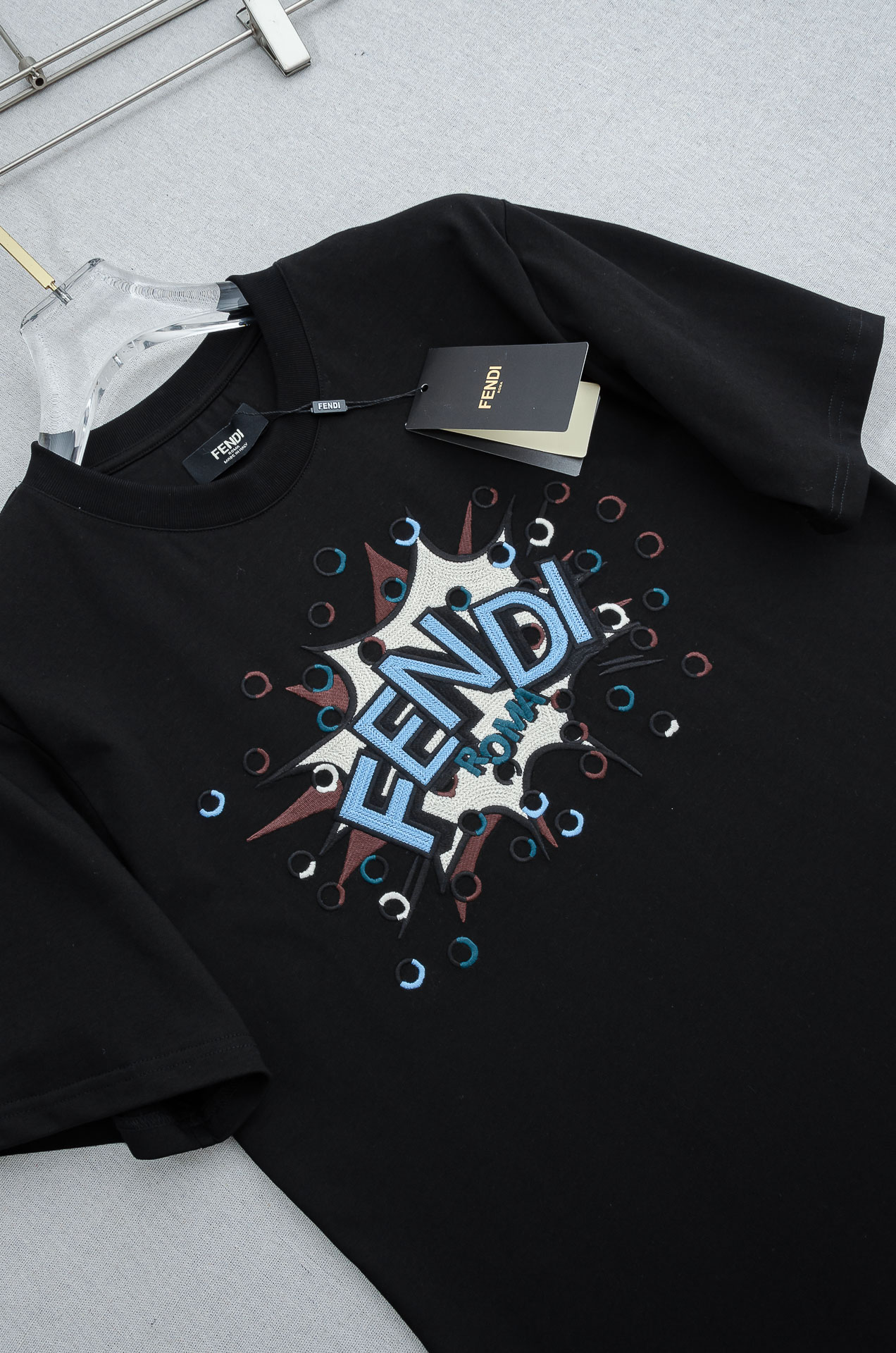 Fendi 芬迪2026SS时尚潮人必备男士休闲圆领短袖T恤衫#设计理念潮流前卫与尚可持续，选用客供进口