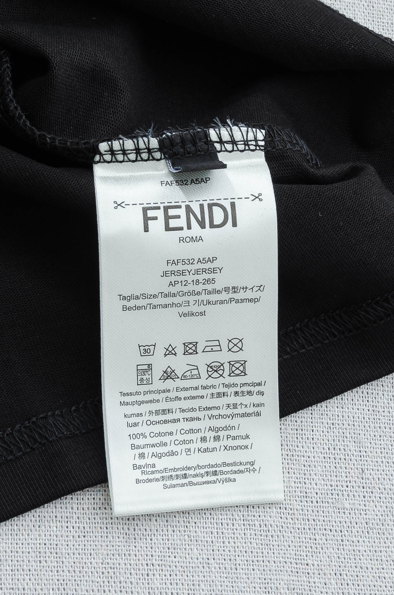 Fendi 芬迪2026SS时尚潮人必备男士休闲圆领短袖T恤衫#设计理念潮流前卫与尚可持续，选用客供进口