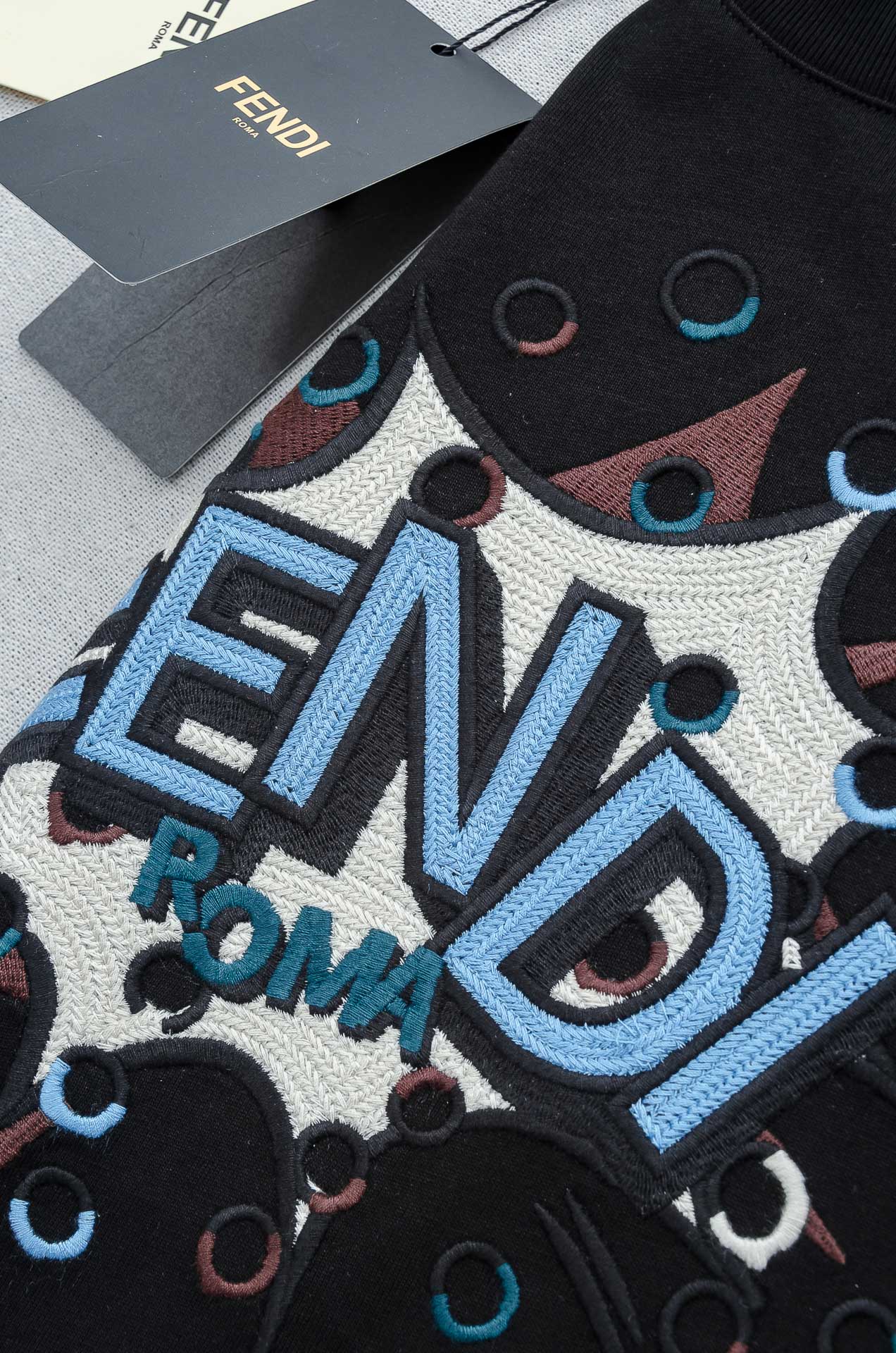 Fendi 芬迪2026SS时尚潮人必备男士休闲圆领短袖T恤衫#设计理念潮流前卫与尚可持续，选用客供进口