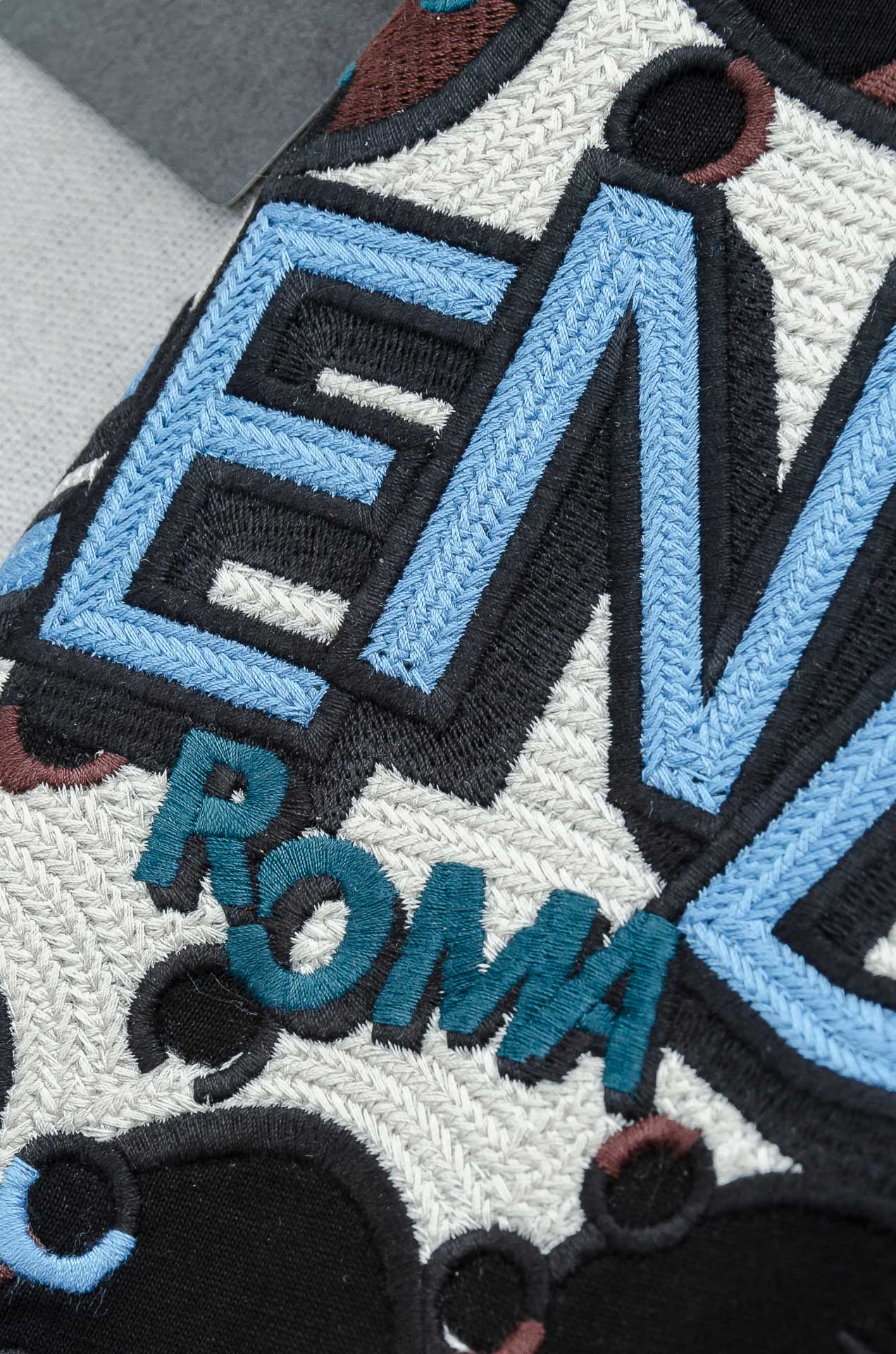 Fendi 芬迪2026SS时尚潮人必备男士休闲圆领短袖T恤衫#设计理念潮流前卫与尚可持续，选用客供进口