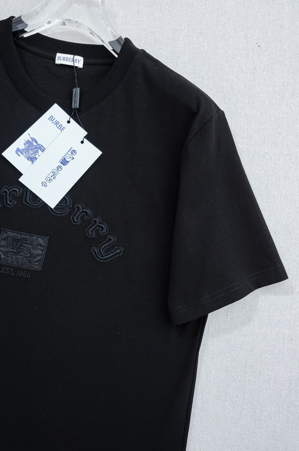 Burberry巴宝莉2026SS时尚潮人必备男士休闲圆领短袖T恤衫#设计理念潮流前卫与尚可持续，选用客