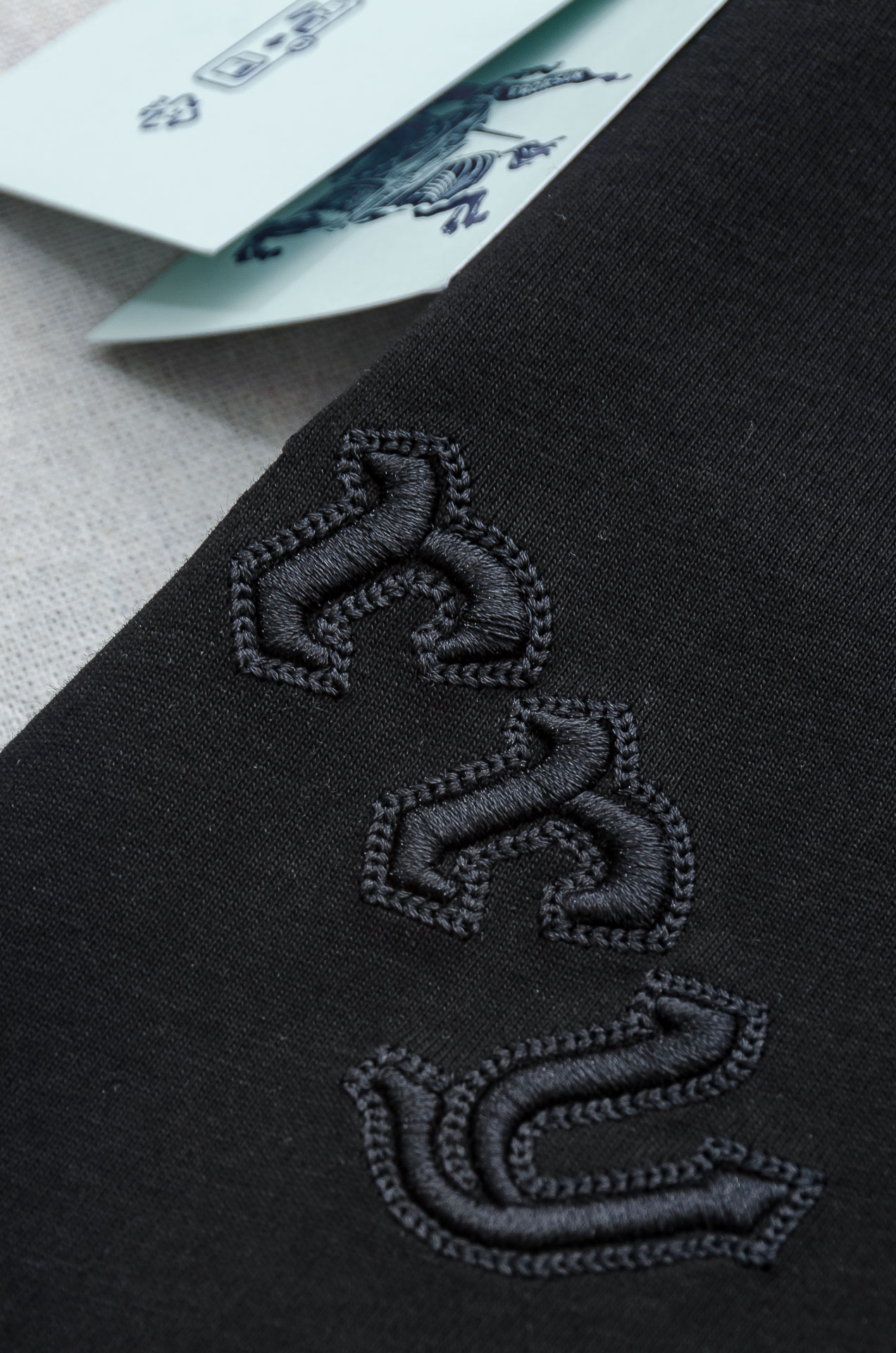 Burberry巴宝莉2026SS时尚潮人必备男士休闲圆领短袖T恤衫#设计理念潮流前卫与尚可持续，选用客